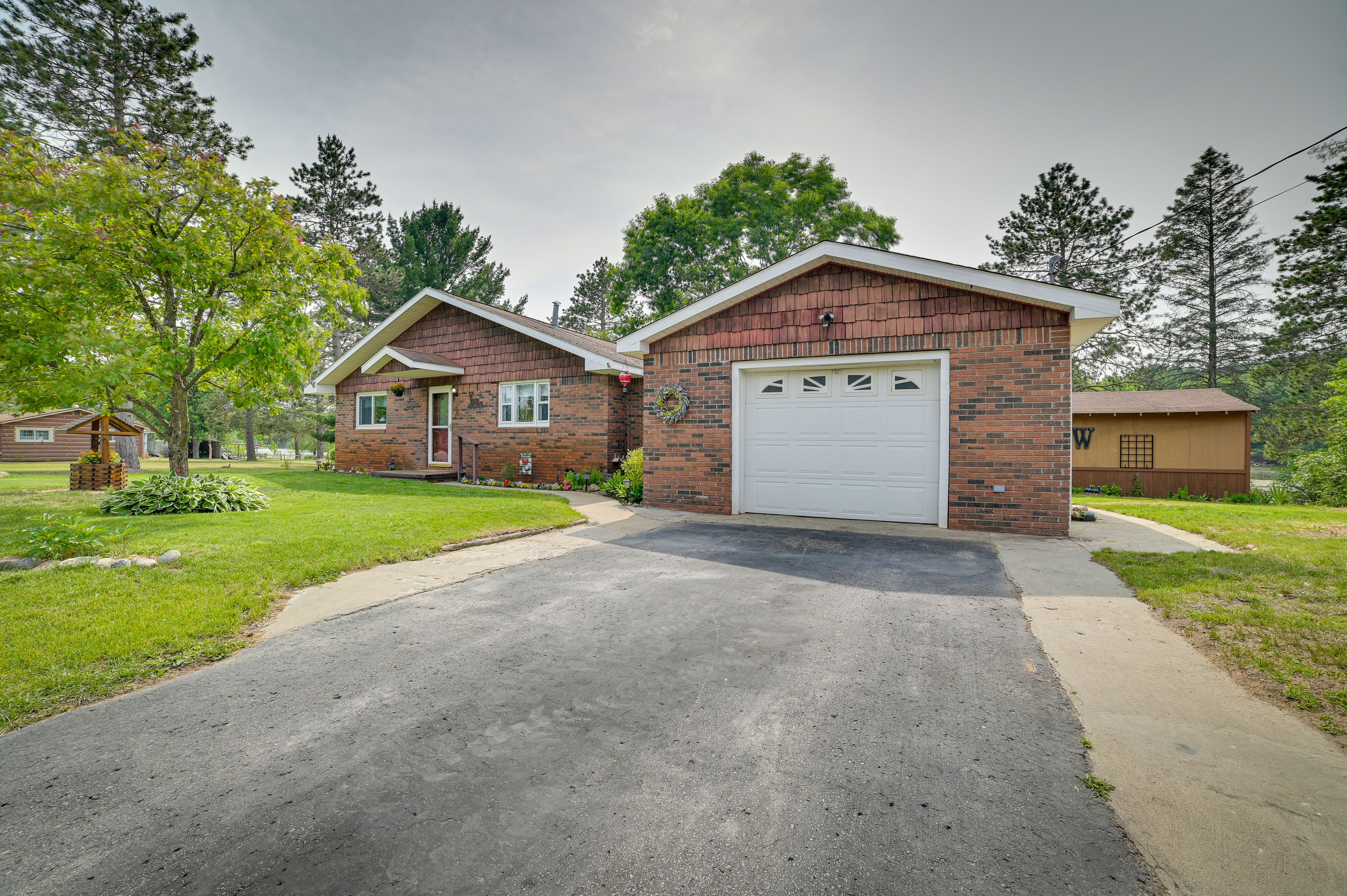 Parking | Driveway (4 Vehicles)