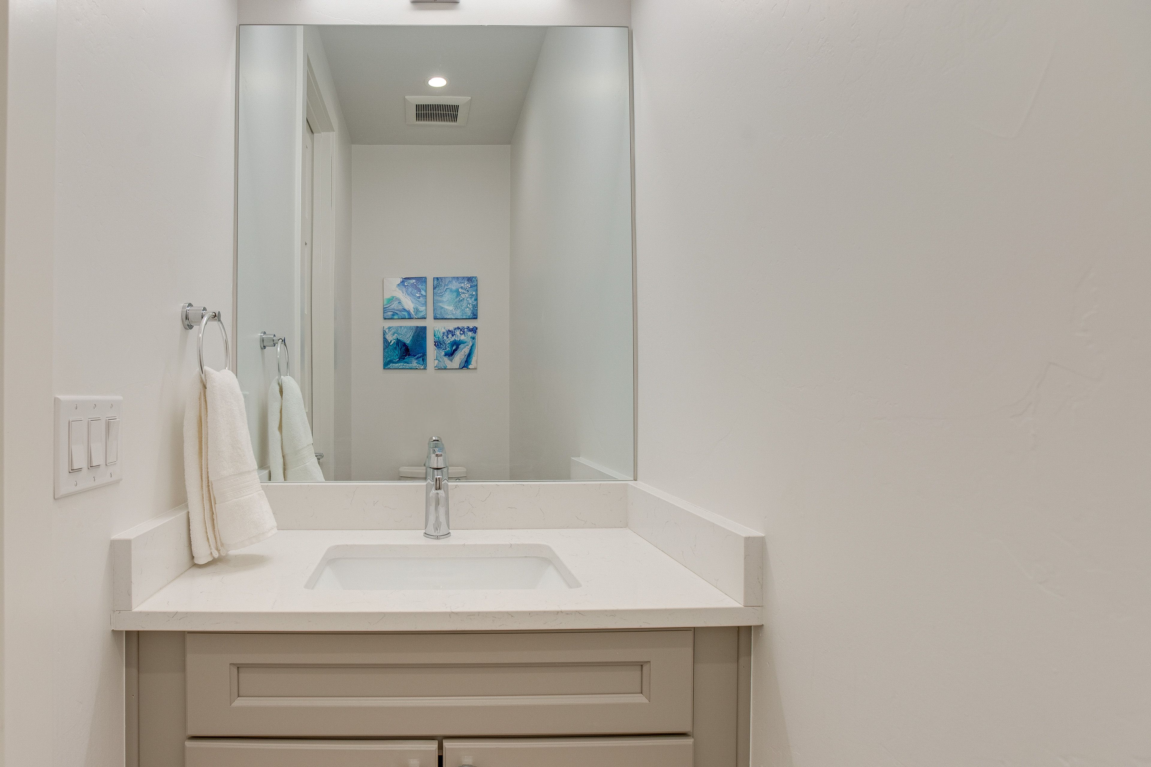 Half Bathroom | 1st Floor