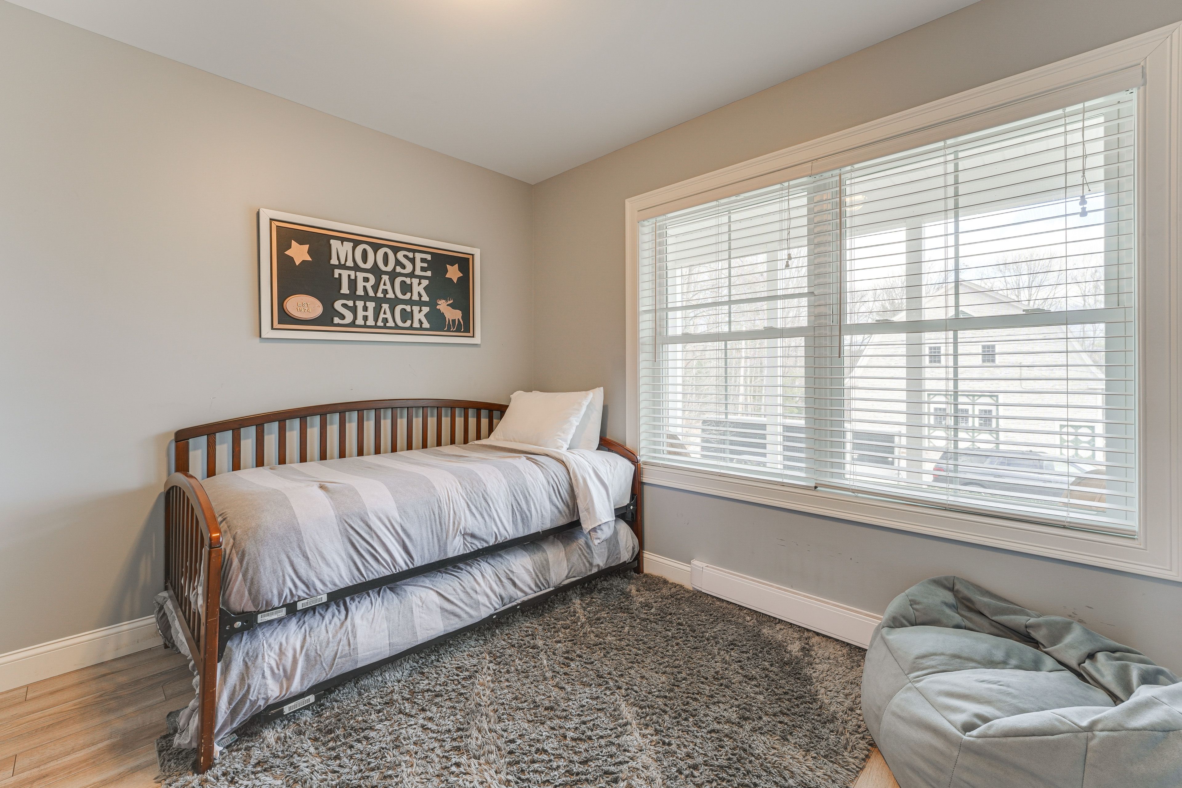 Bedroom 2 | Twin Daybed w/ Twin Trundle