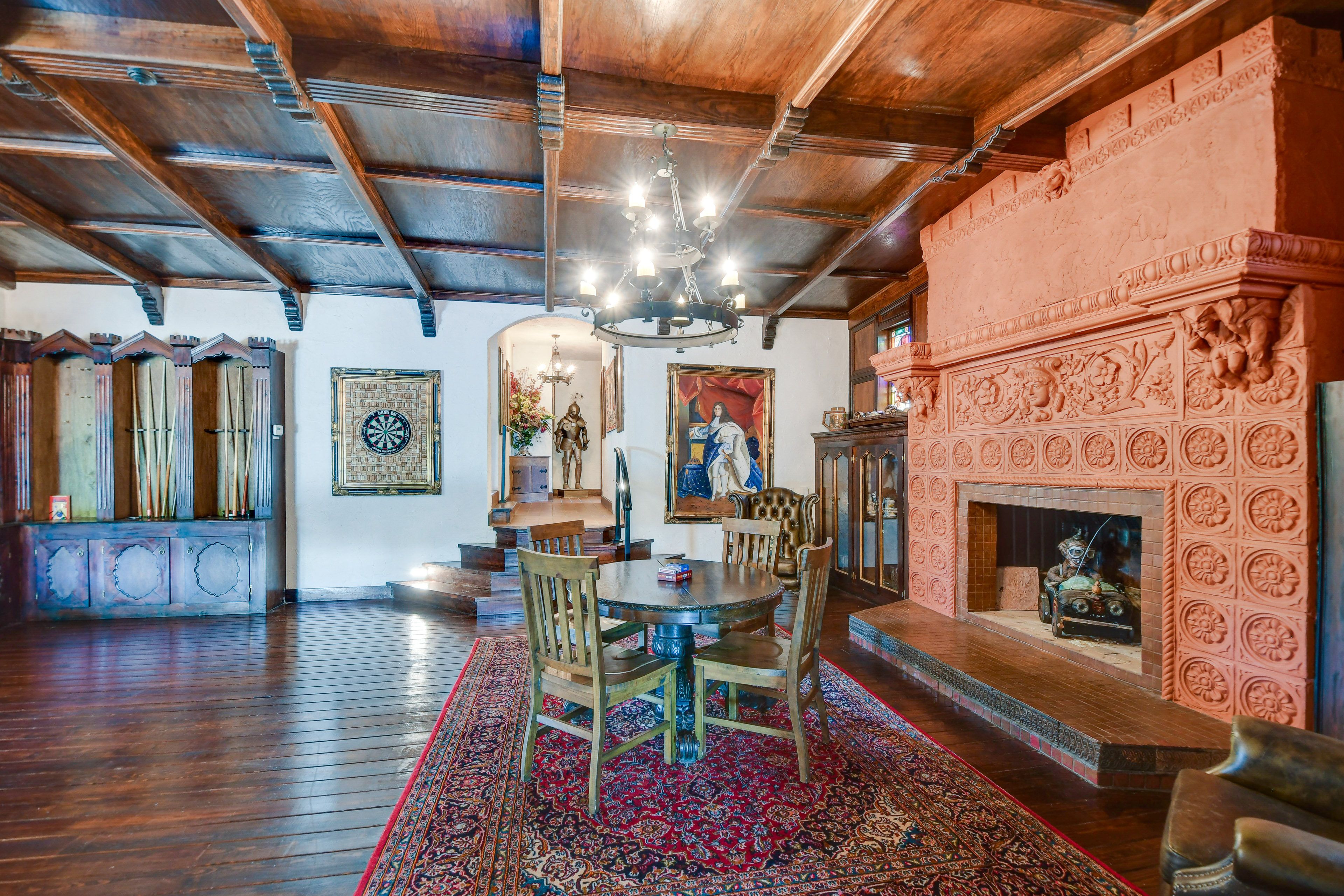 Living Area | Fireplaces (Decorative Only)