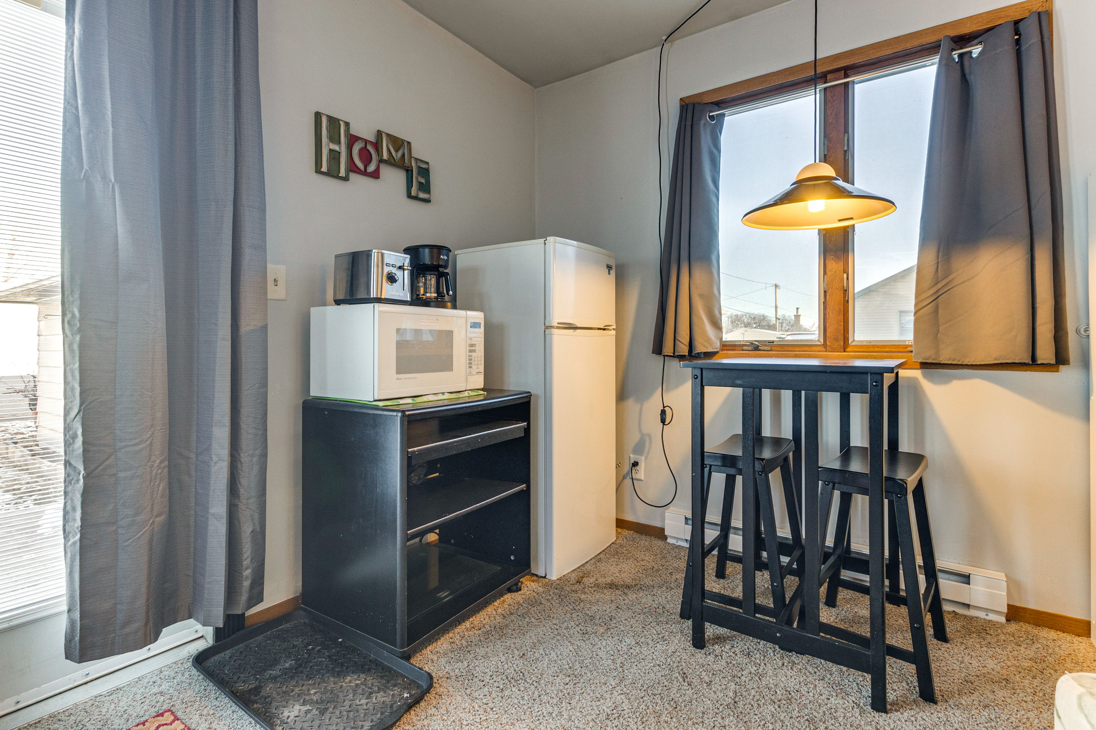 Kitchenette | Drip Coffee Maker | Toaster | Dining Table