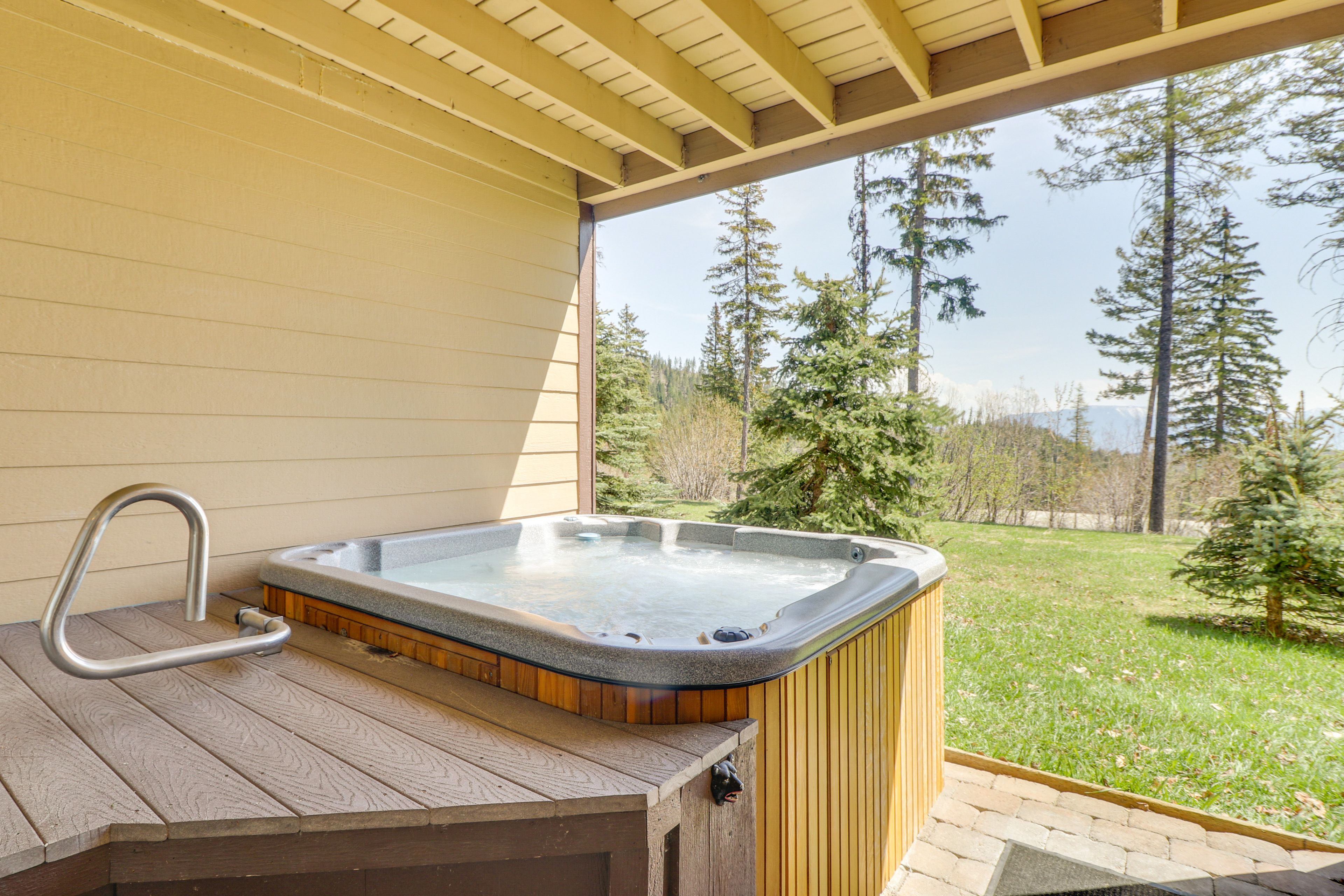 Patio | Hot Tub
