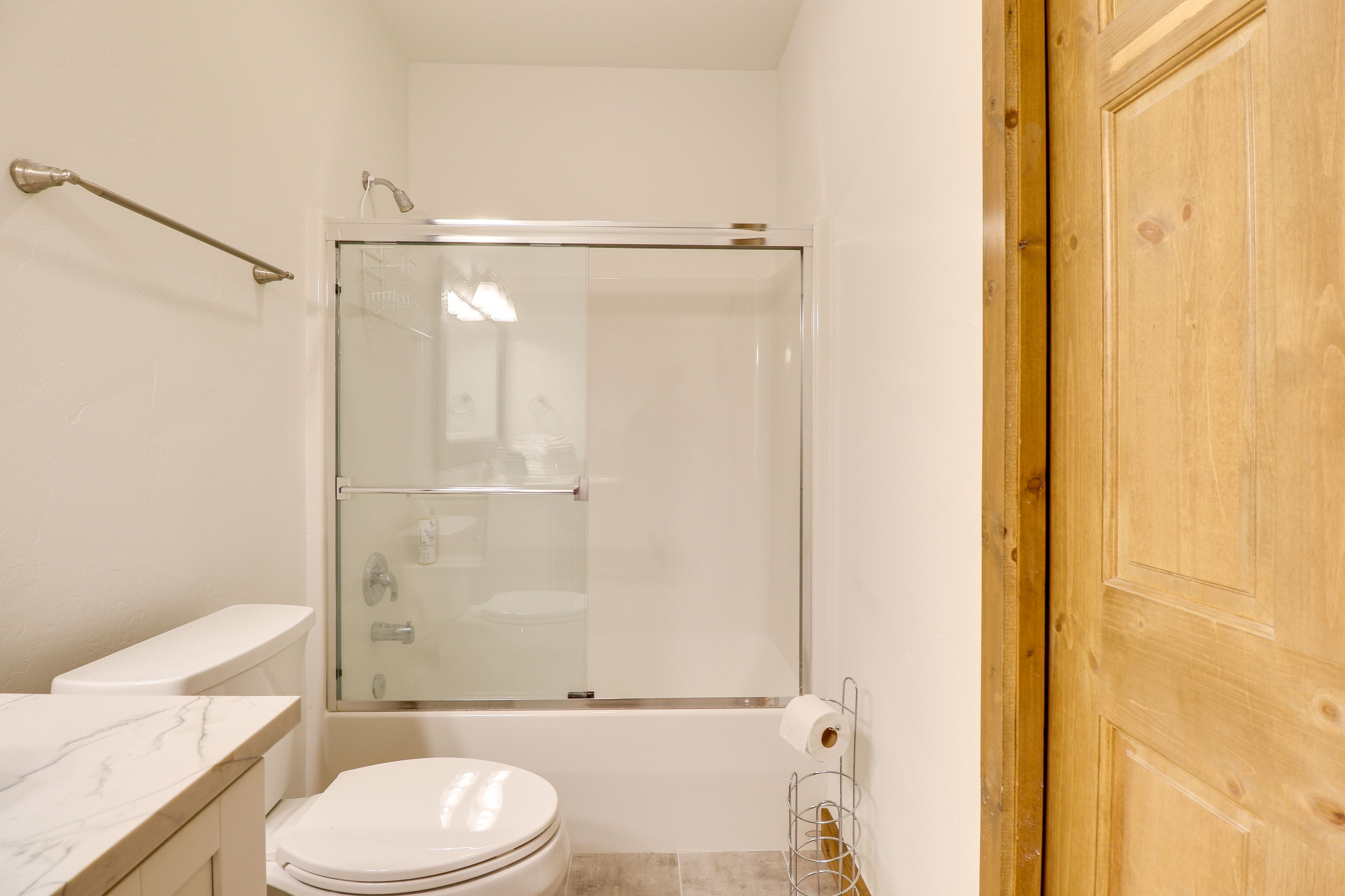 En-Suite Bathroom | Towels Provided | Complimentary Toiletries