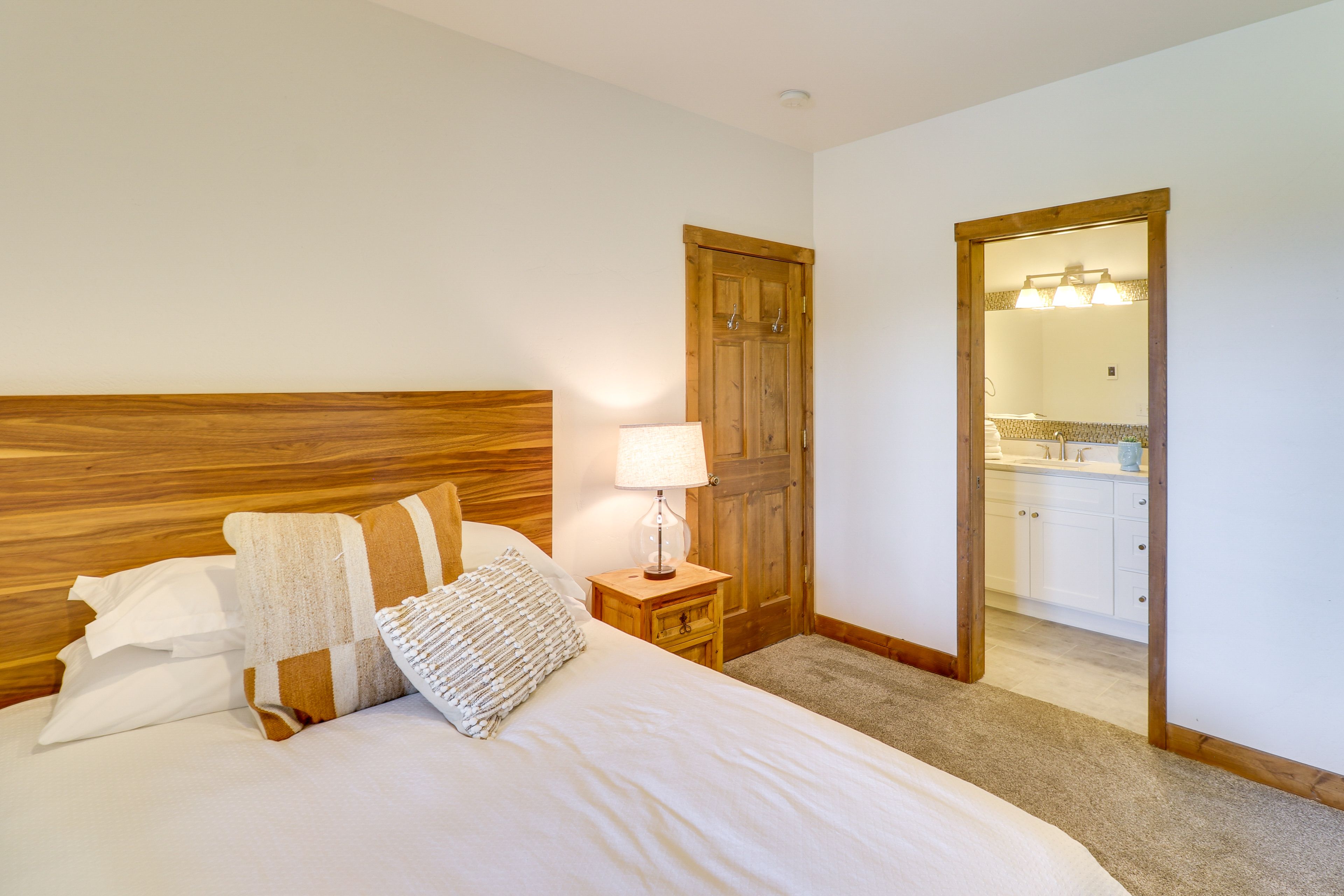 Bedroom 4 | Queen Bed