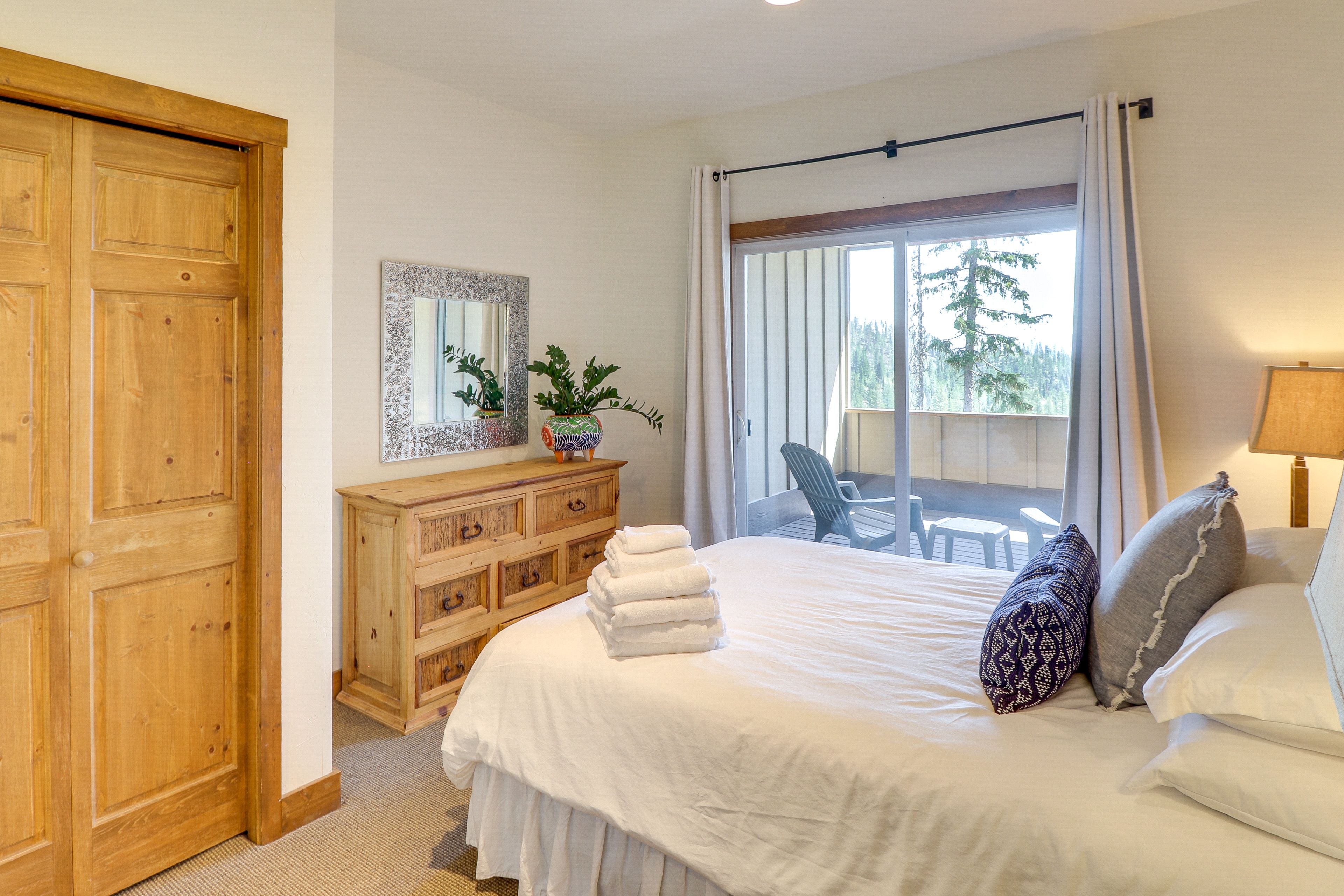 Bedroom 3 | Queen Bed