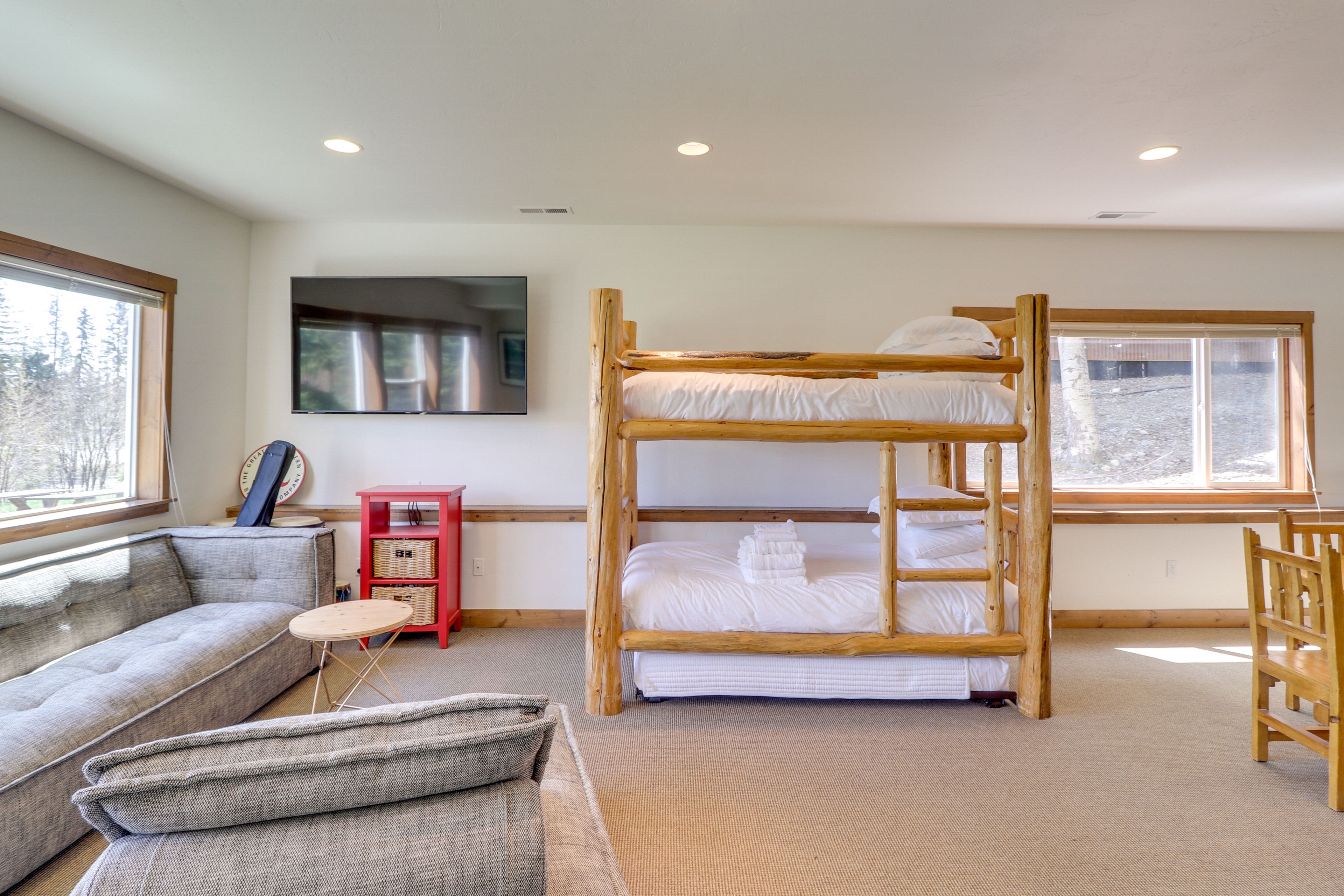 Bedroom 5 | Twin Bunk Bed w/ Twin Trundle | Smart TV
