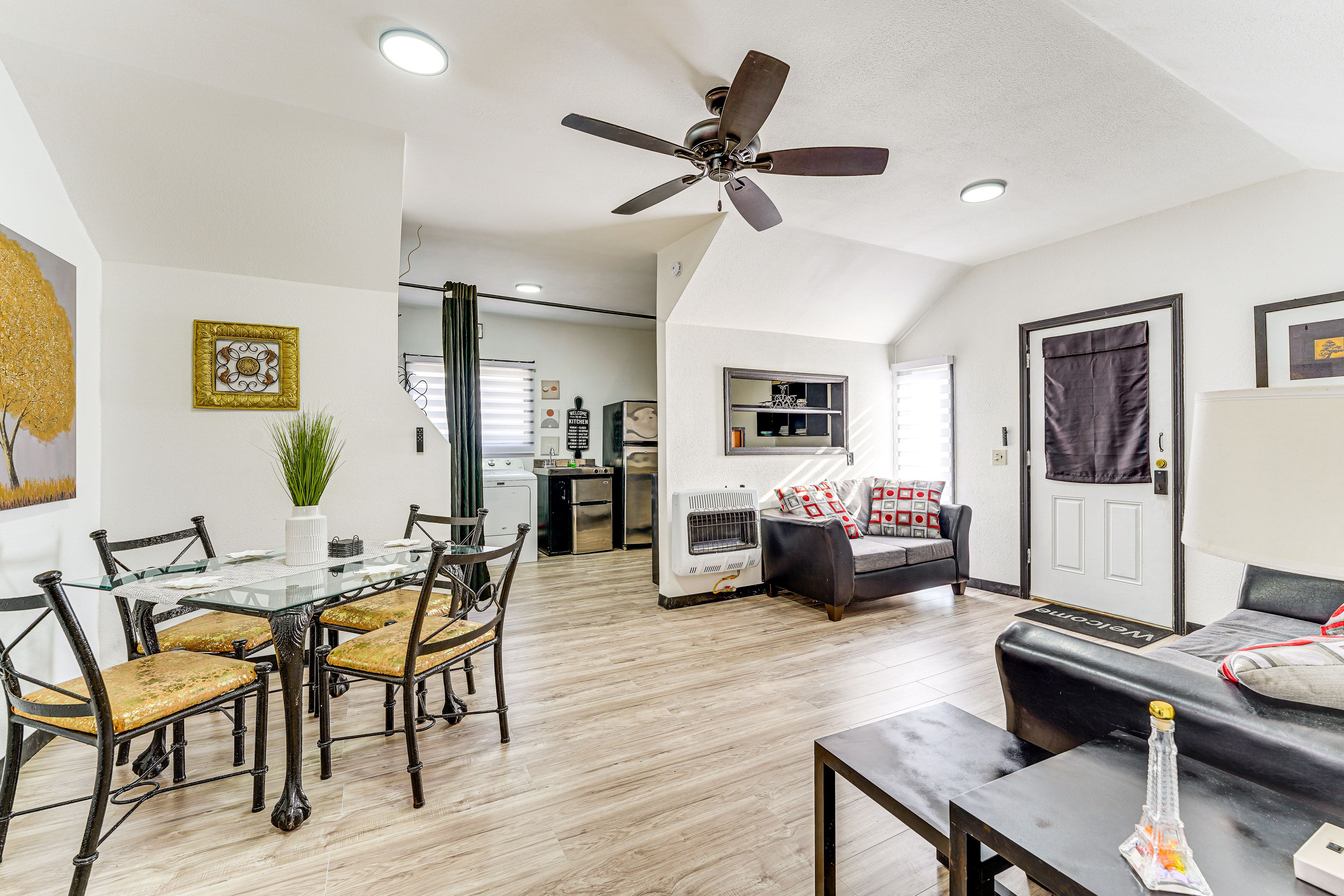 Dining Area | Dishes & Flatware Provided