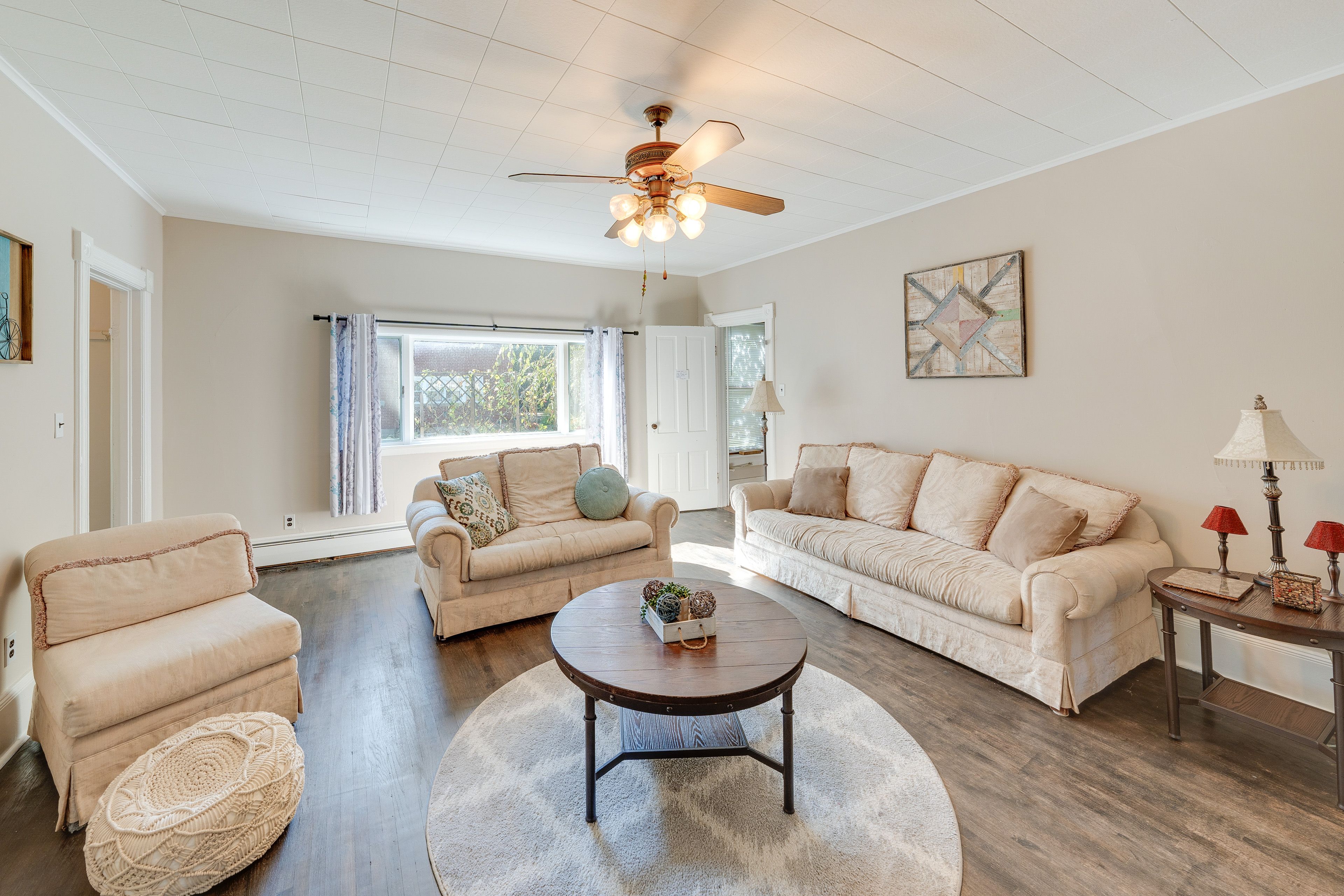 Mount Carroll Vacation Rental | 5BR | 2BA | 1,600 Sq Ft | 1 Step to Enter
