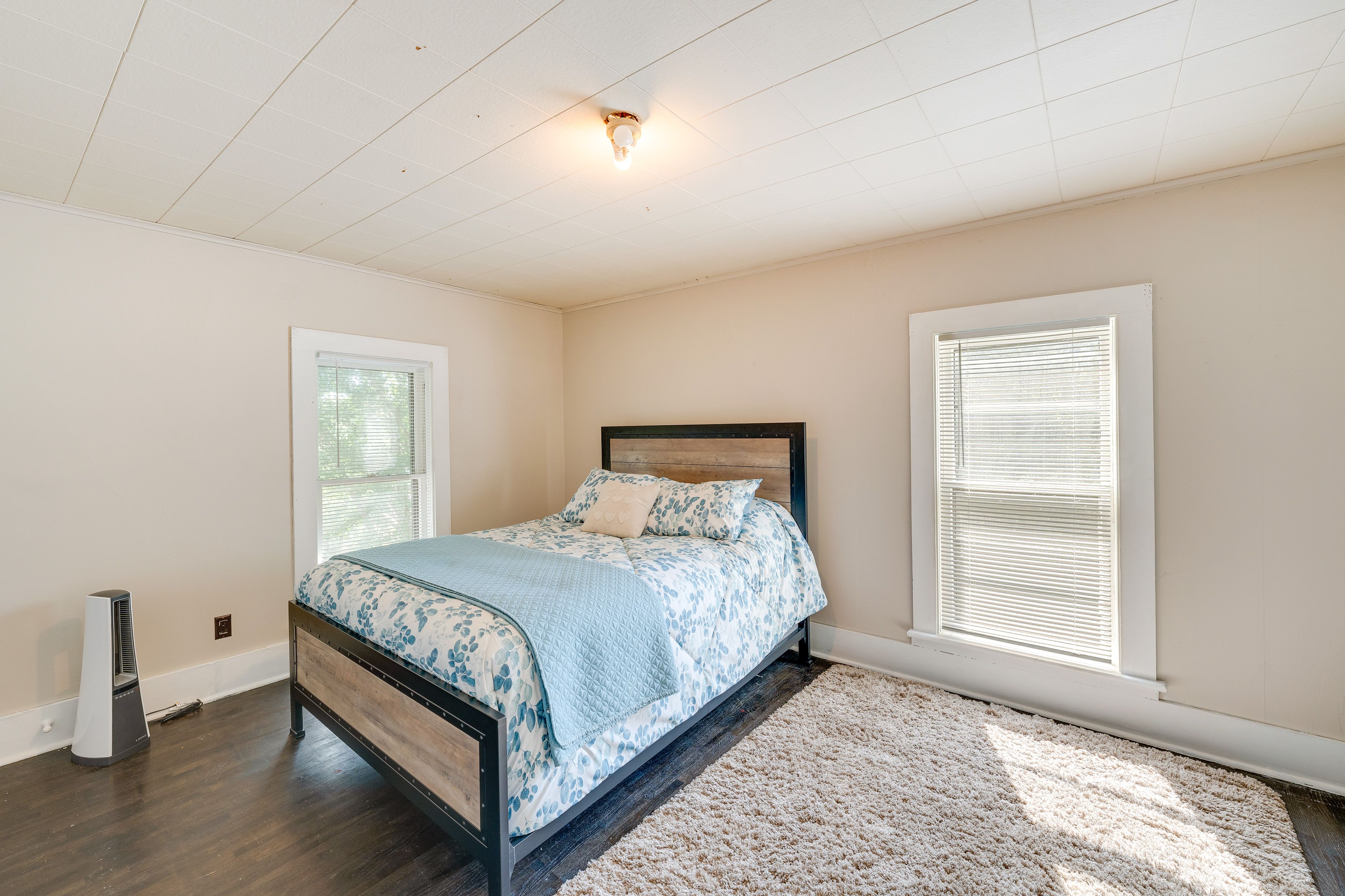 Bedroom 1 | Queen Bed | Linens Provided