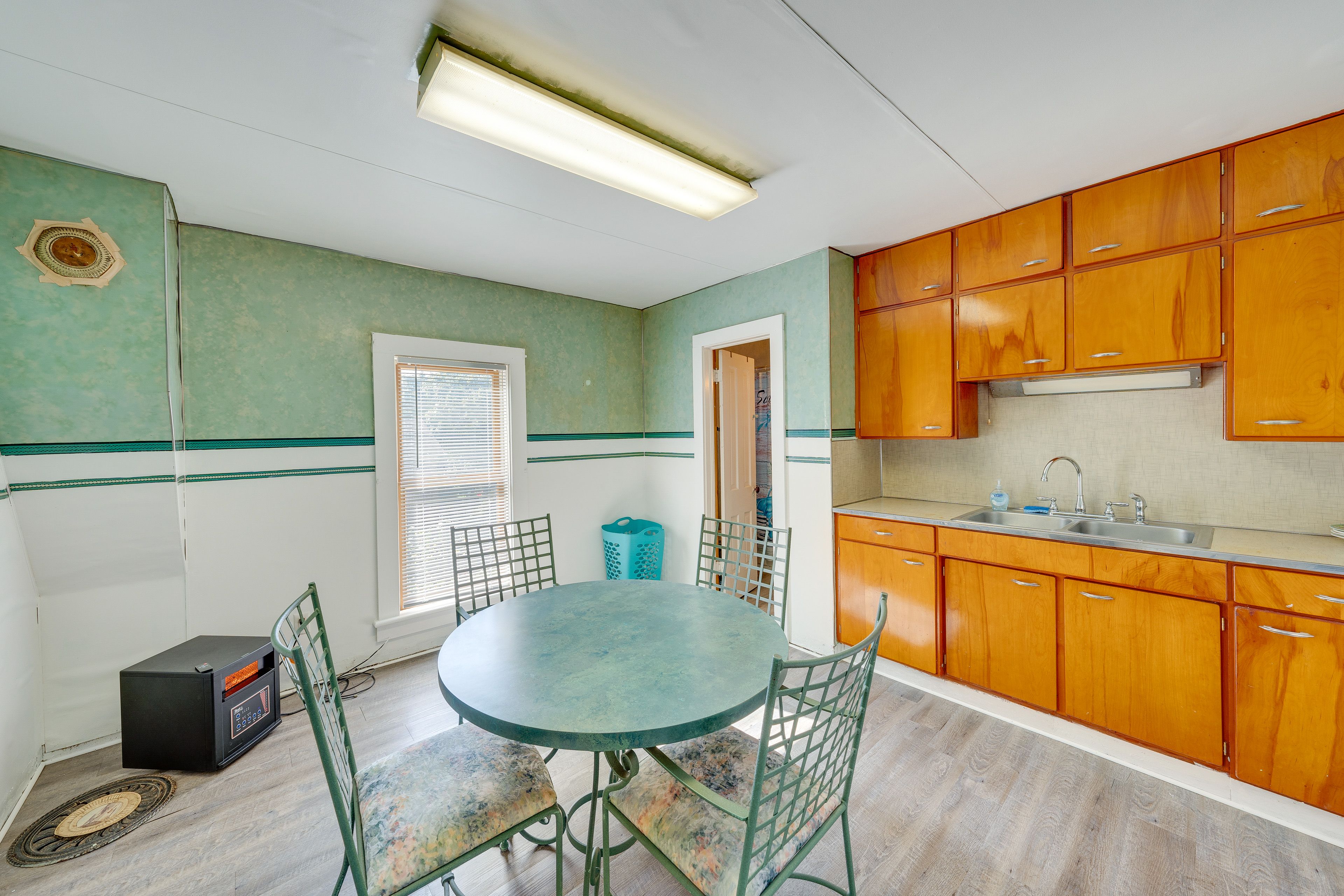 Bonus Room | Wet Bar