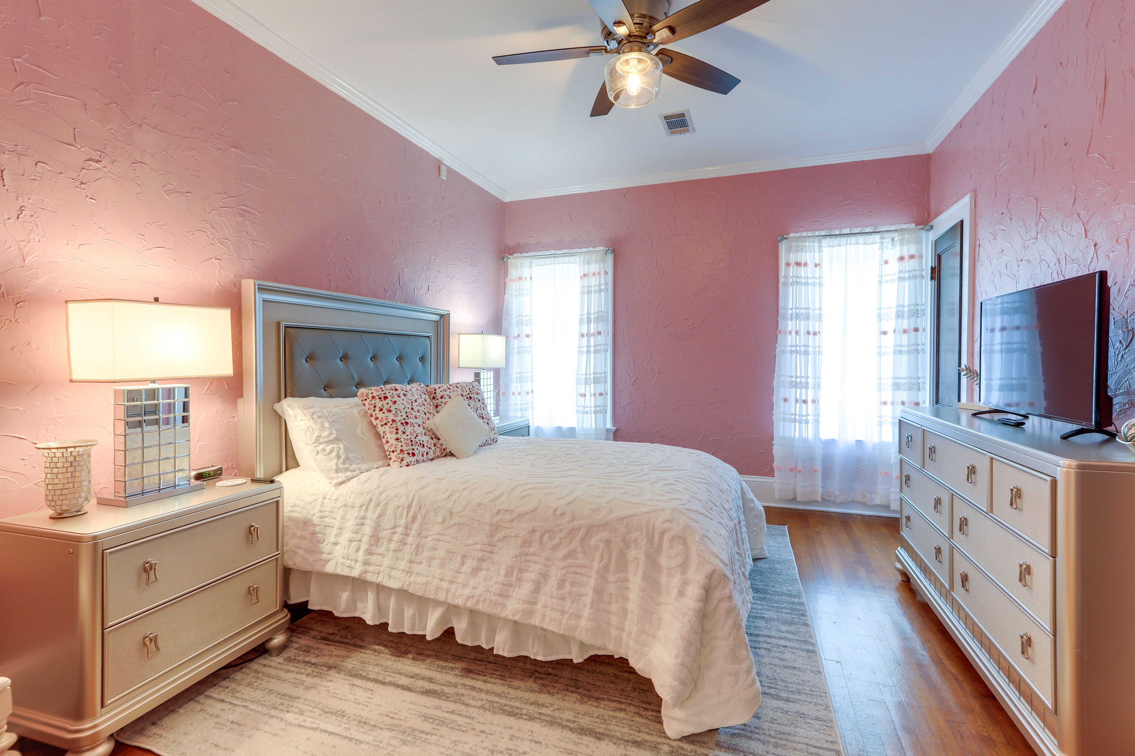 Bedroom 3 | Queen Bed | Smart TV