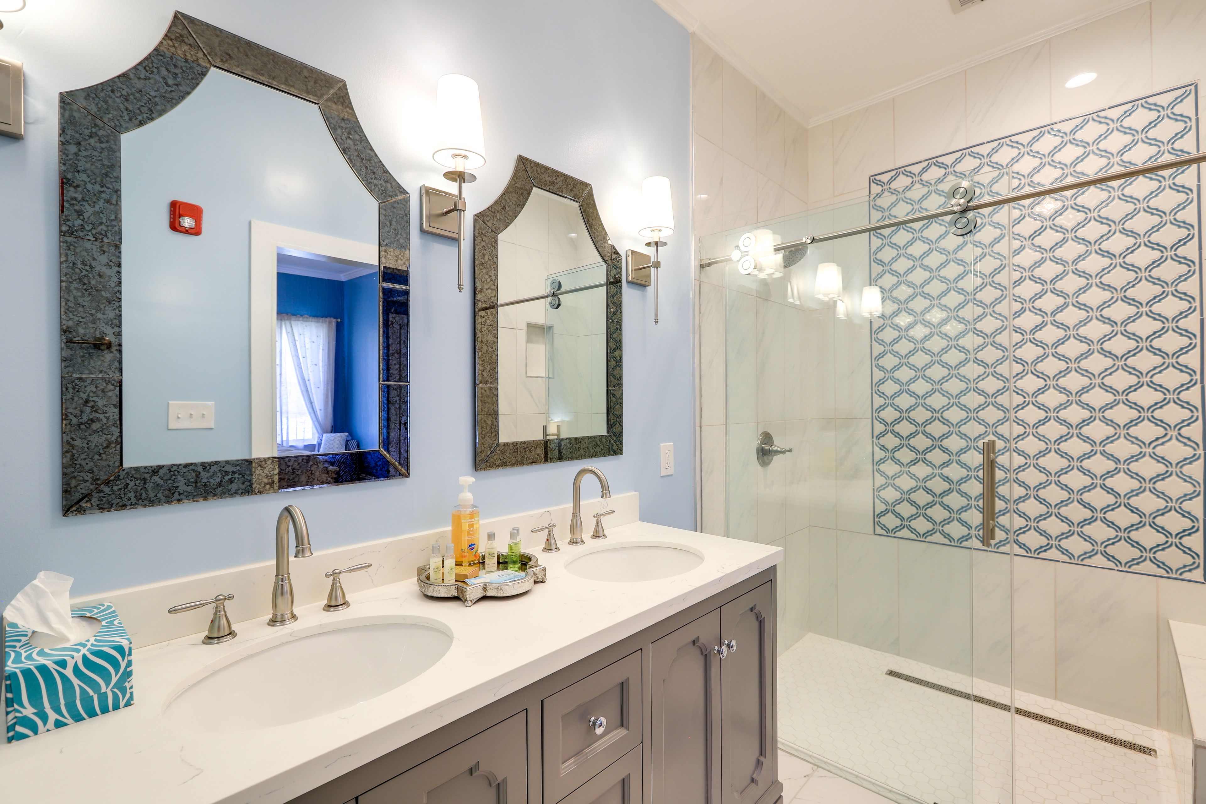 Full Bathroom | Towels Provided | Complimentary Toiletries