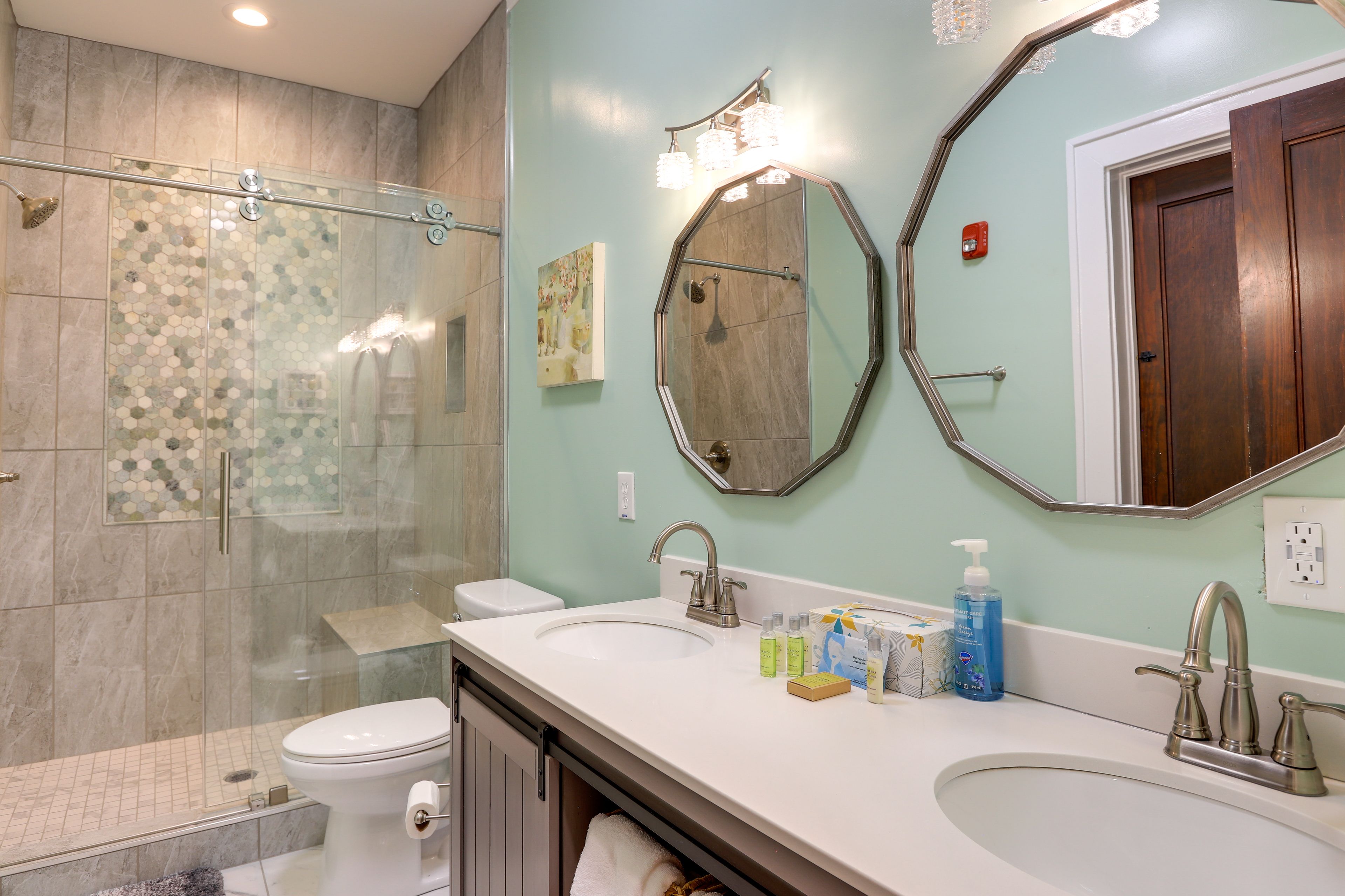 Full Bathroom | Hair Dryer | Iron & Board