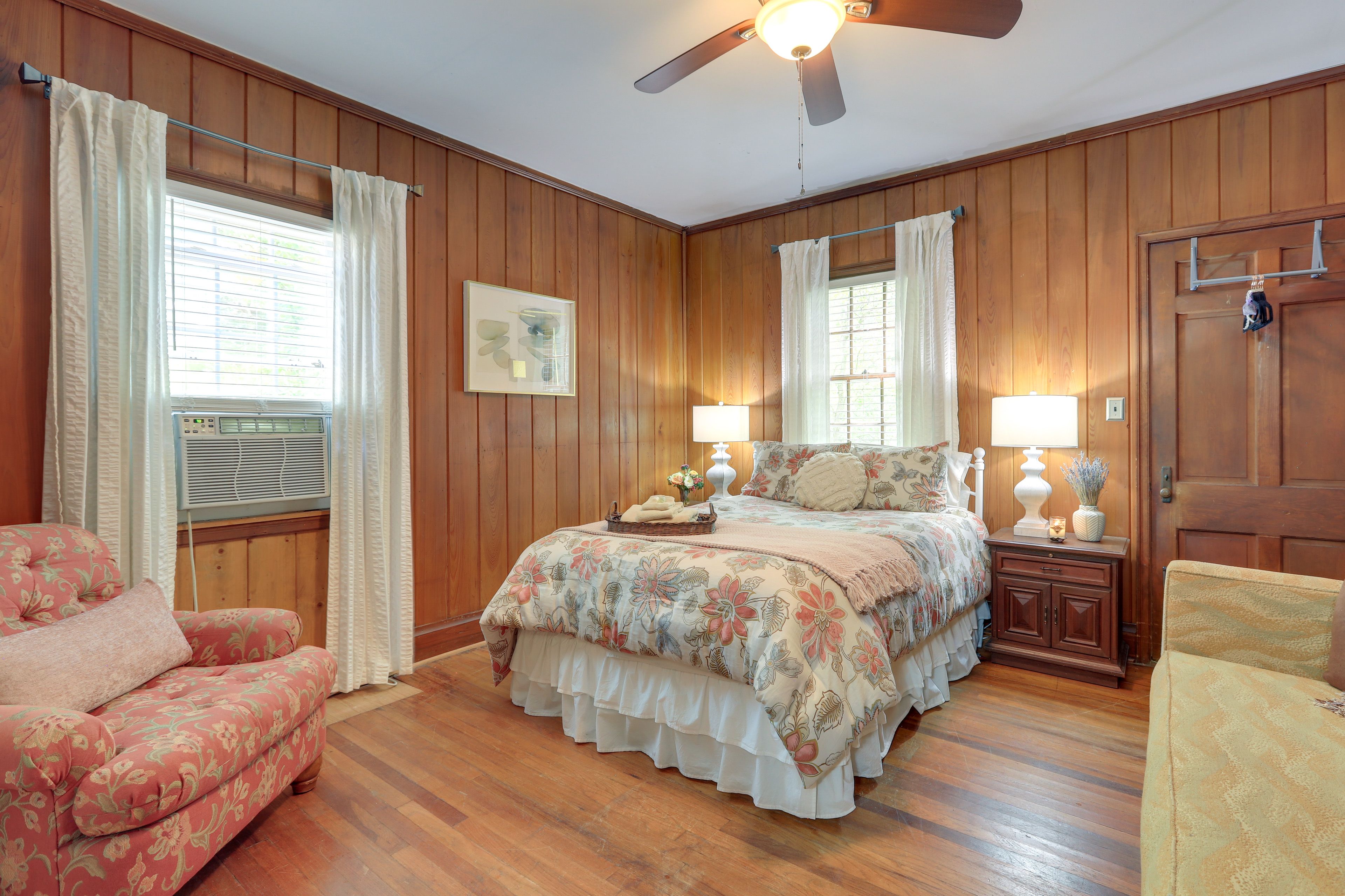 Bedroom 2 | 1st Floor | Queen Bed