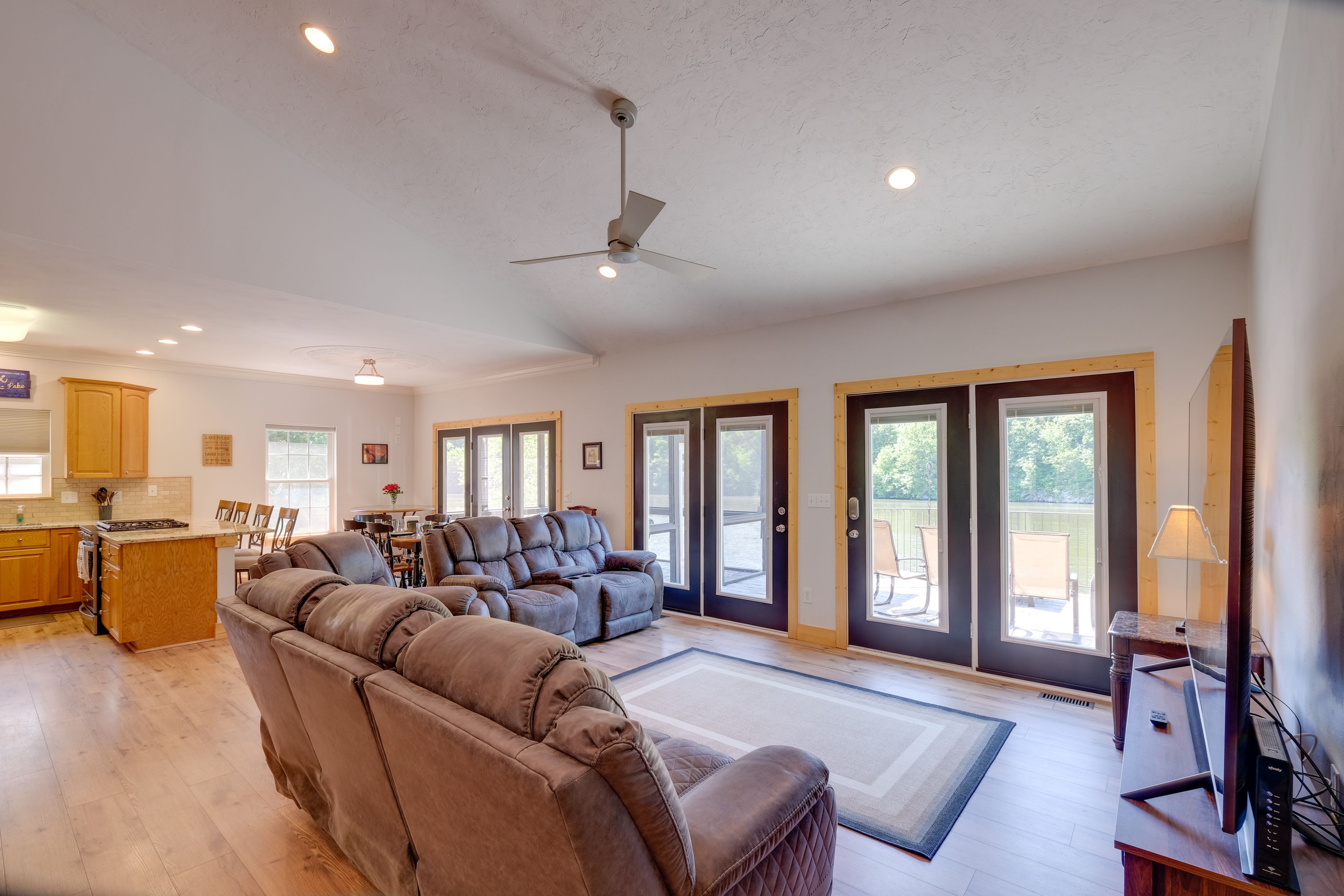 Living Room | Free WiFi | Smart TV