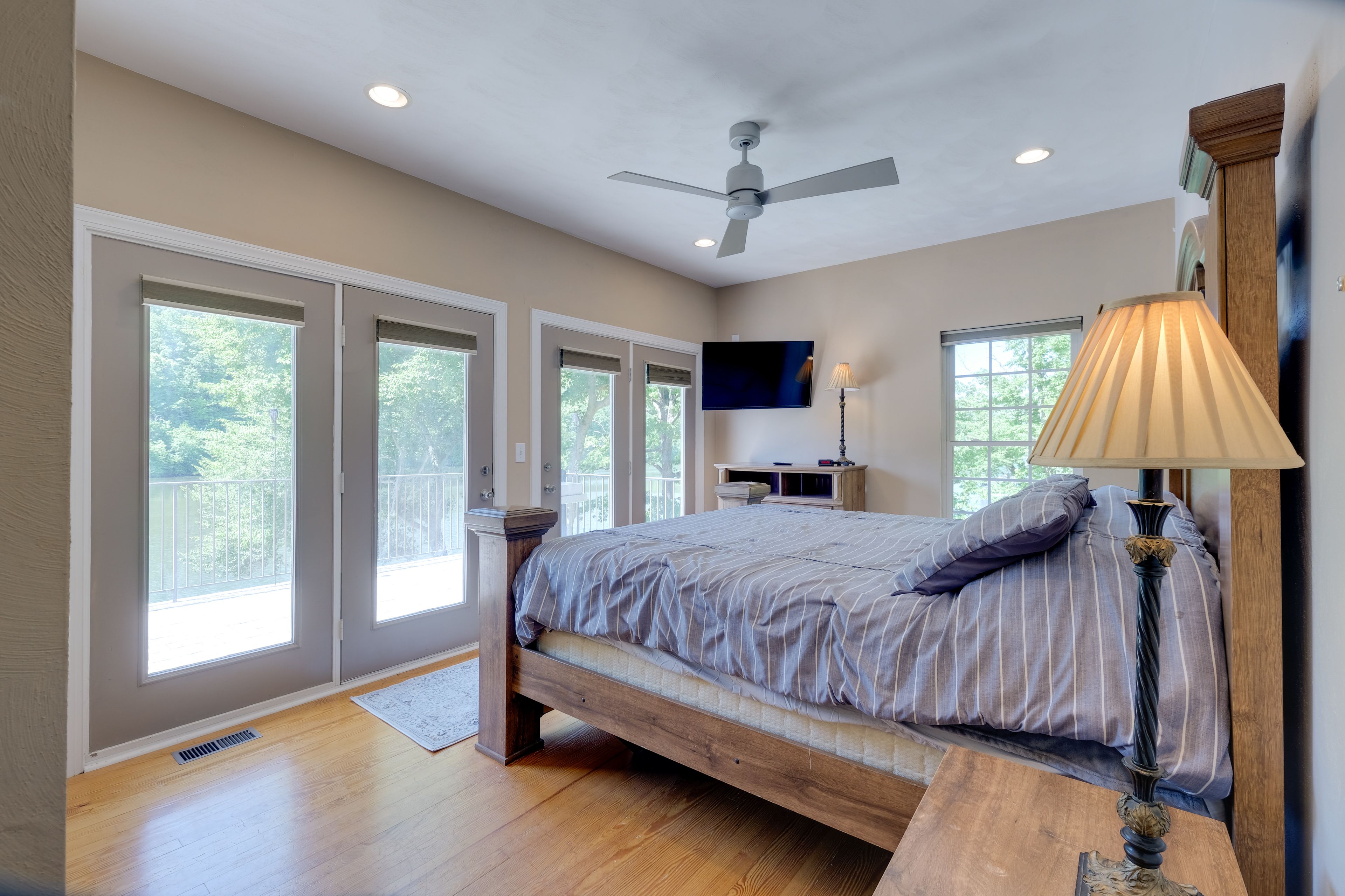 Bedroom 1 | King Bed | Linens Provided
