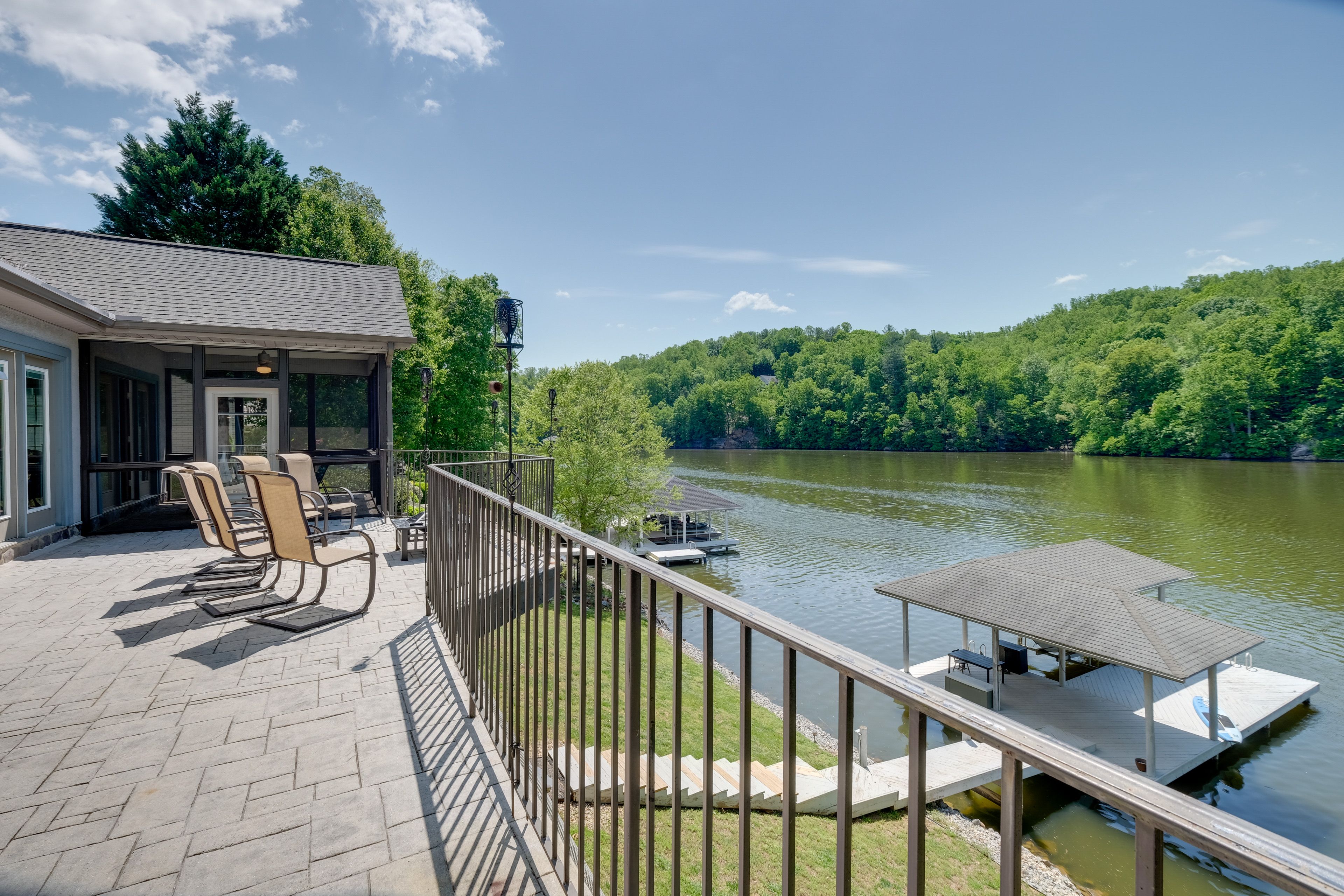 Goodview Vacation Rental | 5BR | 3.5BA | 3,500 Sq Ft | Access Only By Stairs