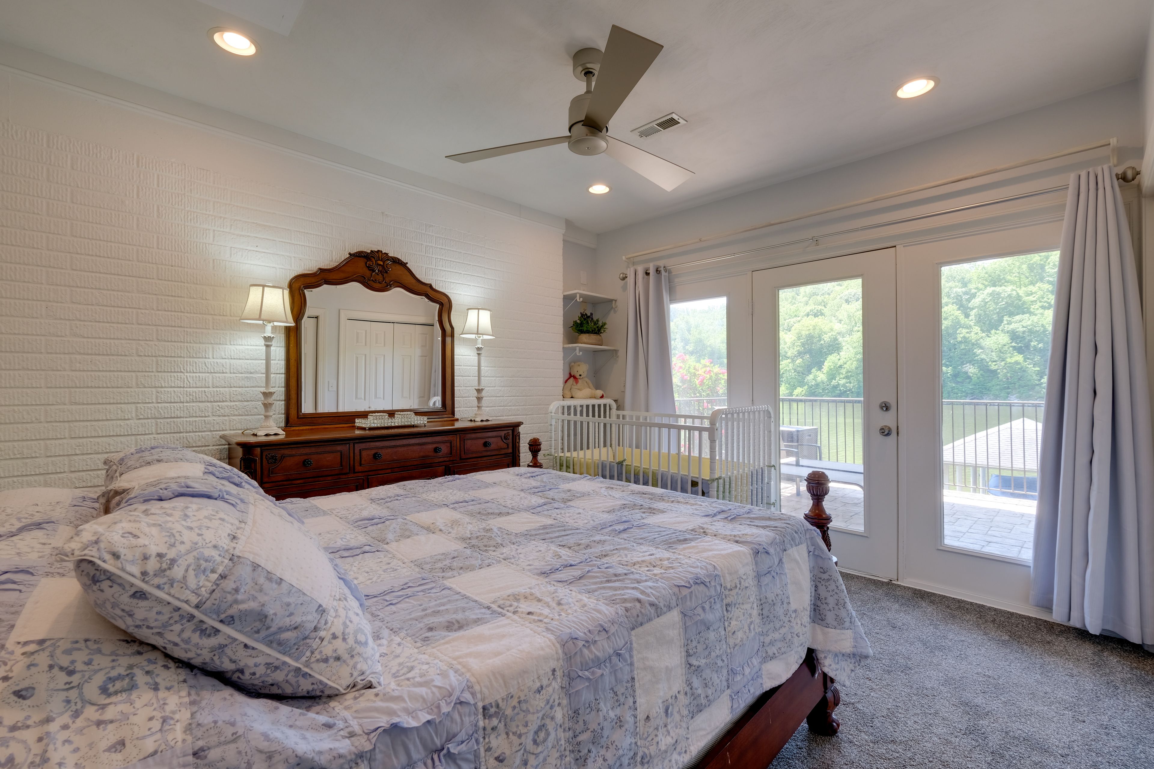 Bedroom 4 | Queen Bed