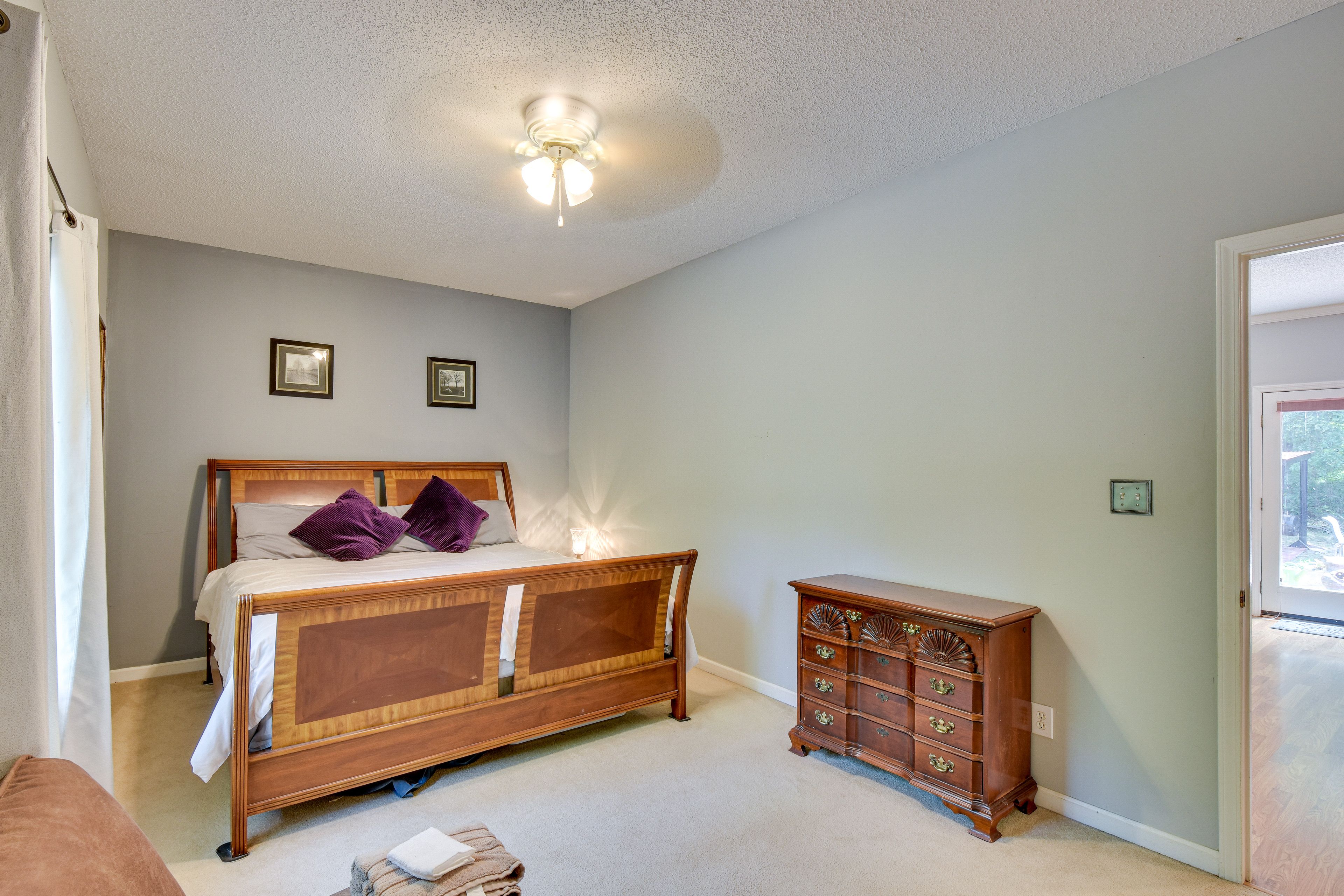 Bedroom 1 | California King Bed | En-Suite Bathroom