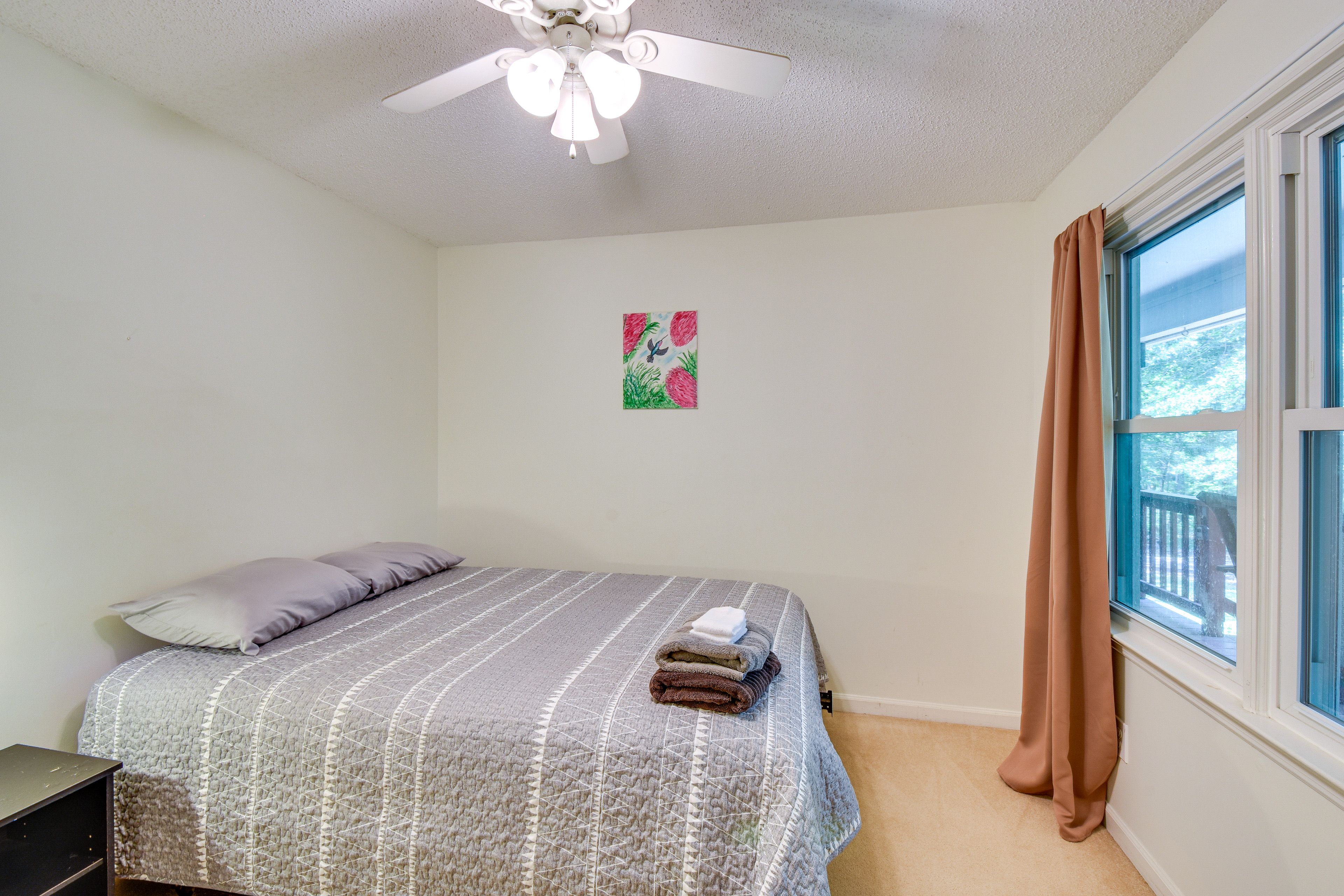 Bedroom 4 | Queen Bed | Smart TV