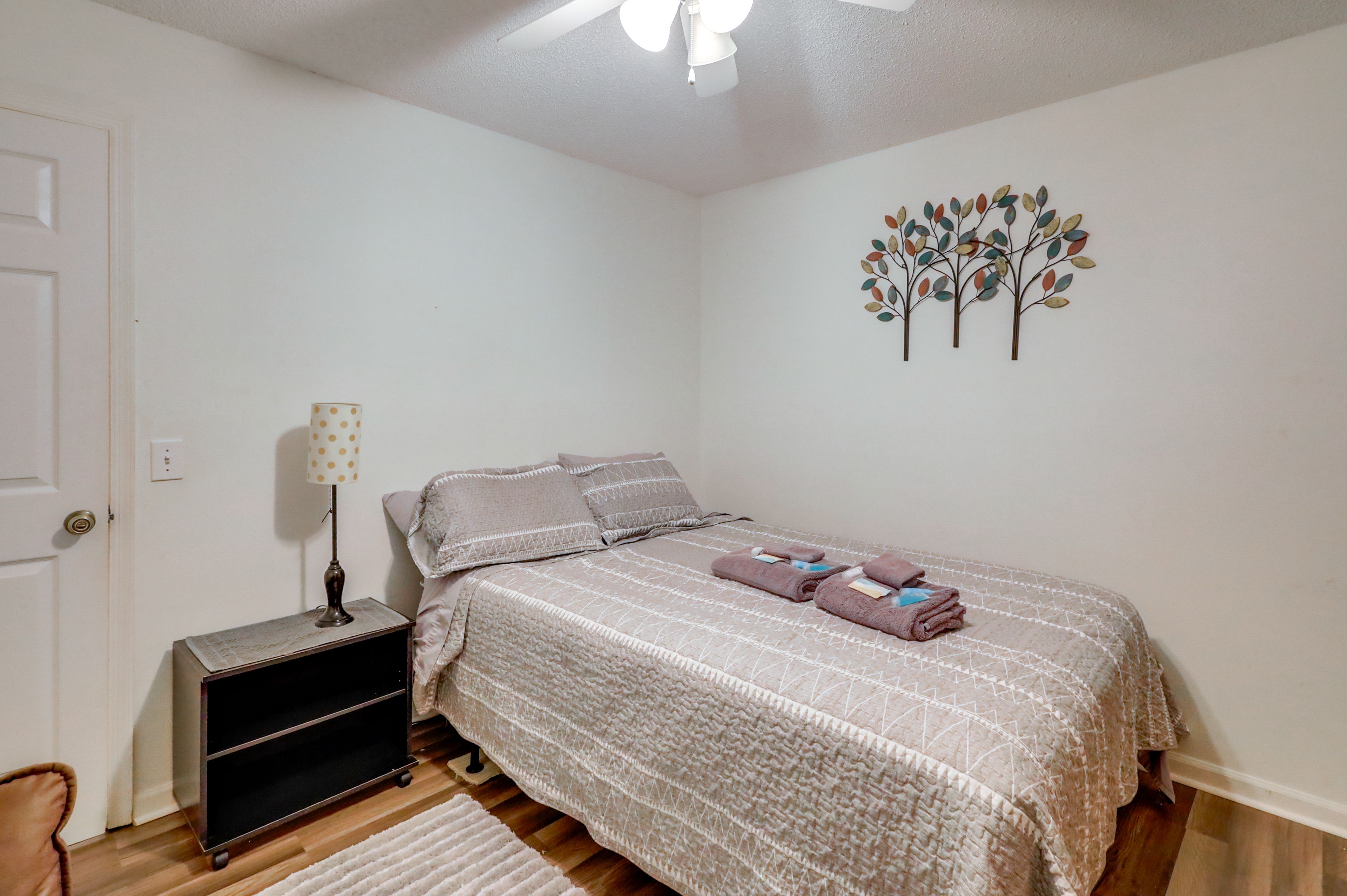 Bedroom 4 | Queen Bed | Smart TV