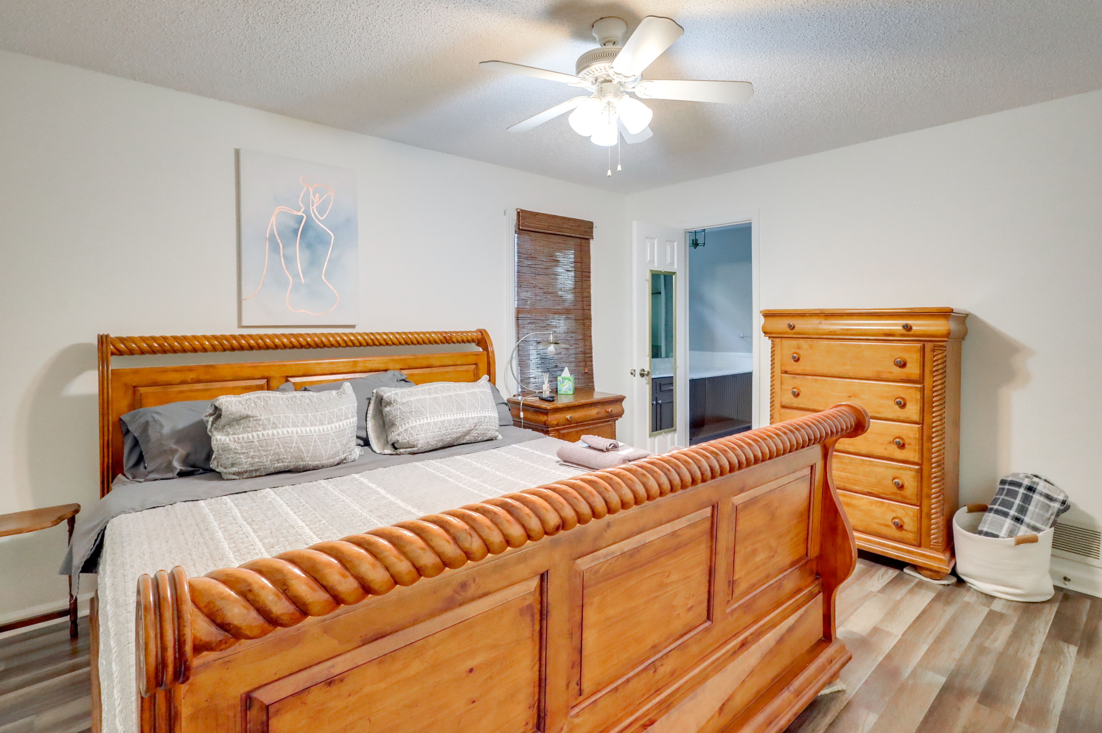 Bedroom 3 | Queen Bed | Smart TV | En-Suite Bathroom