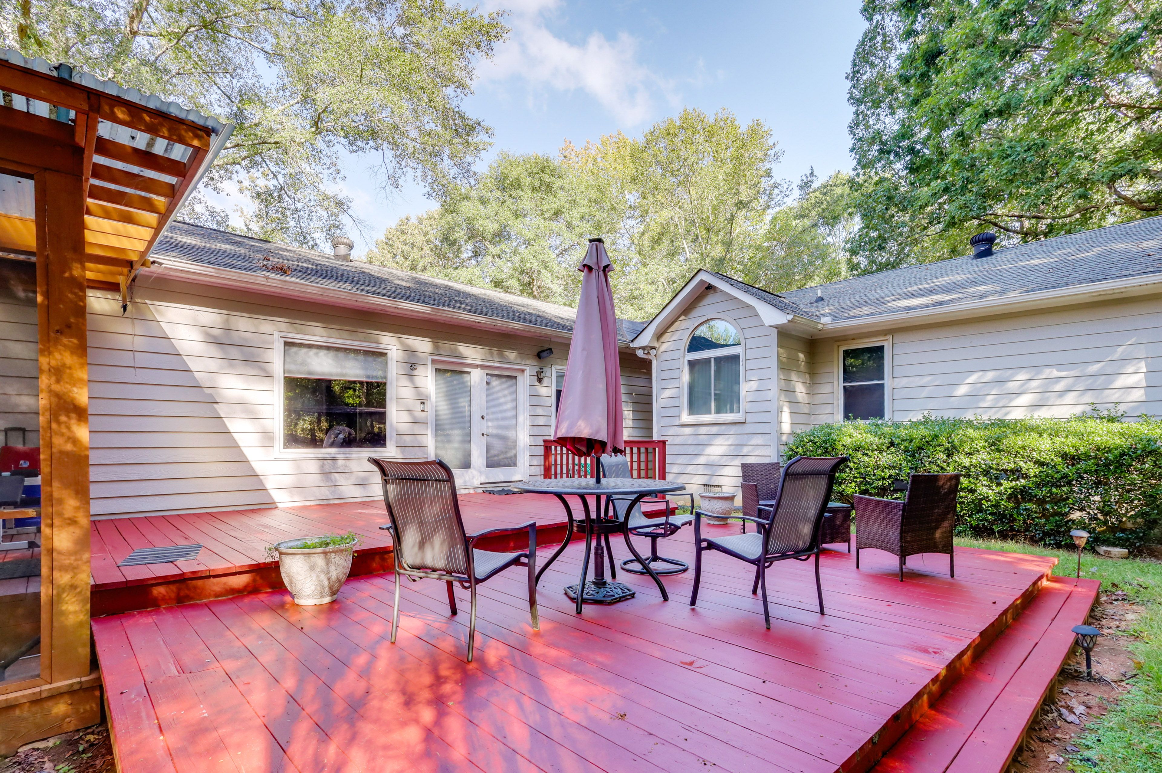 Watkinsville Vacation Rental | 4BR | 3BA | 2,800 Sq Ft | Stairs Required