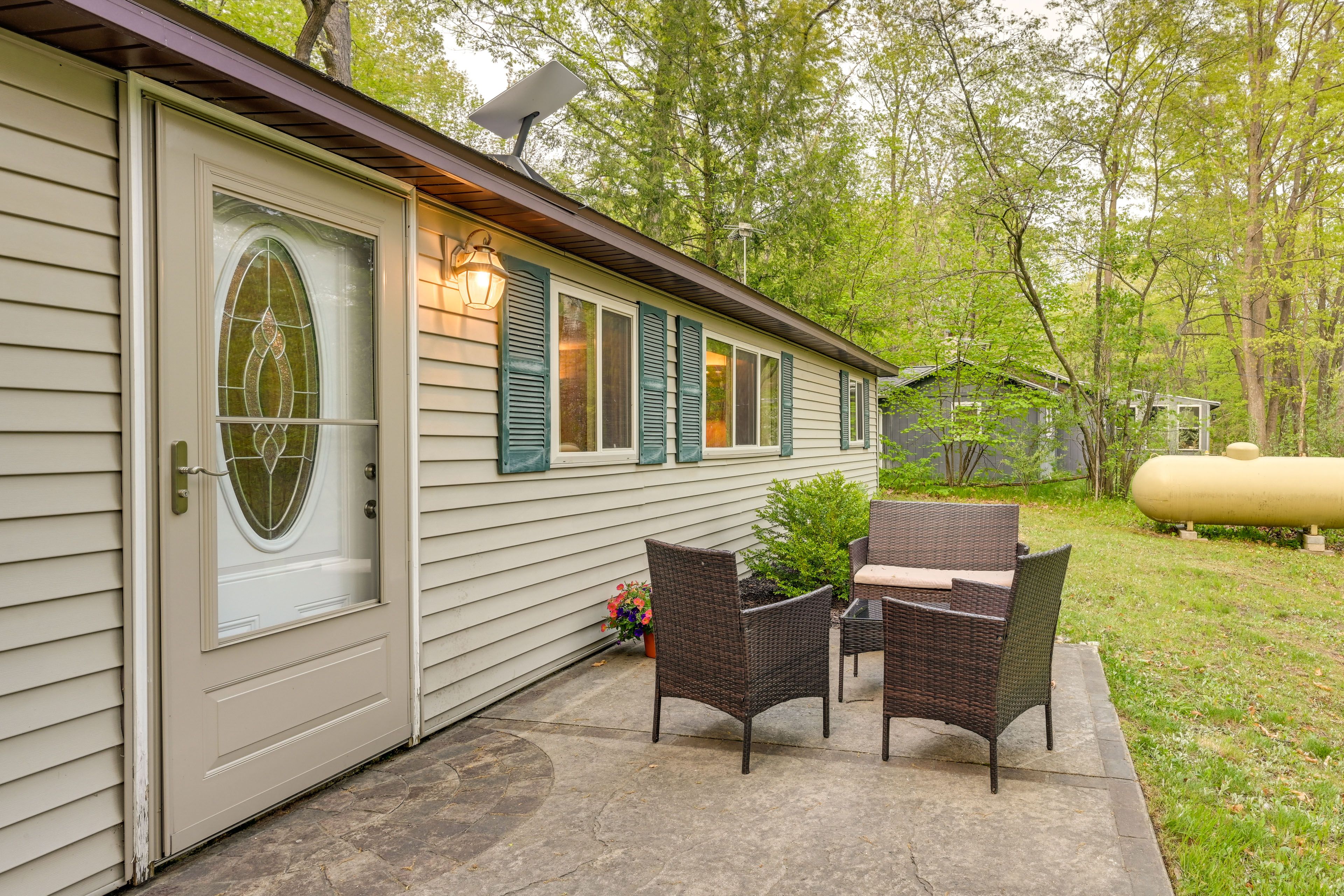 Front Entry | Patio