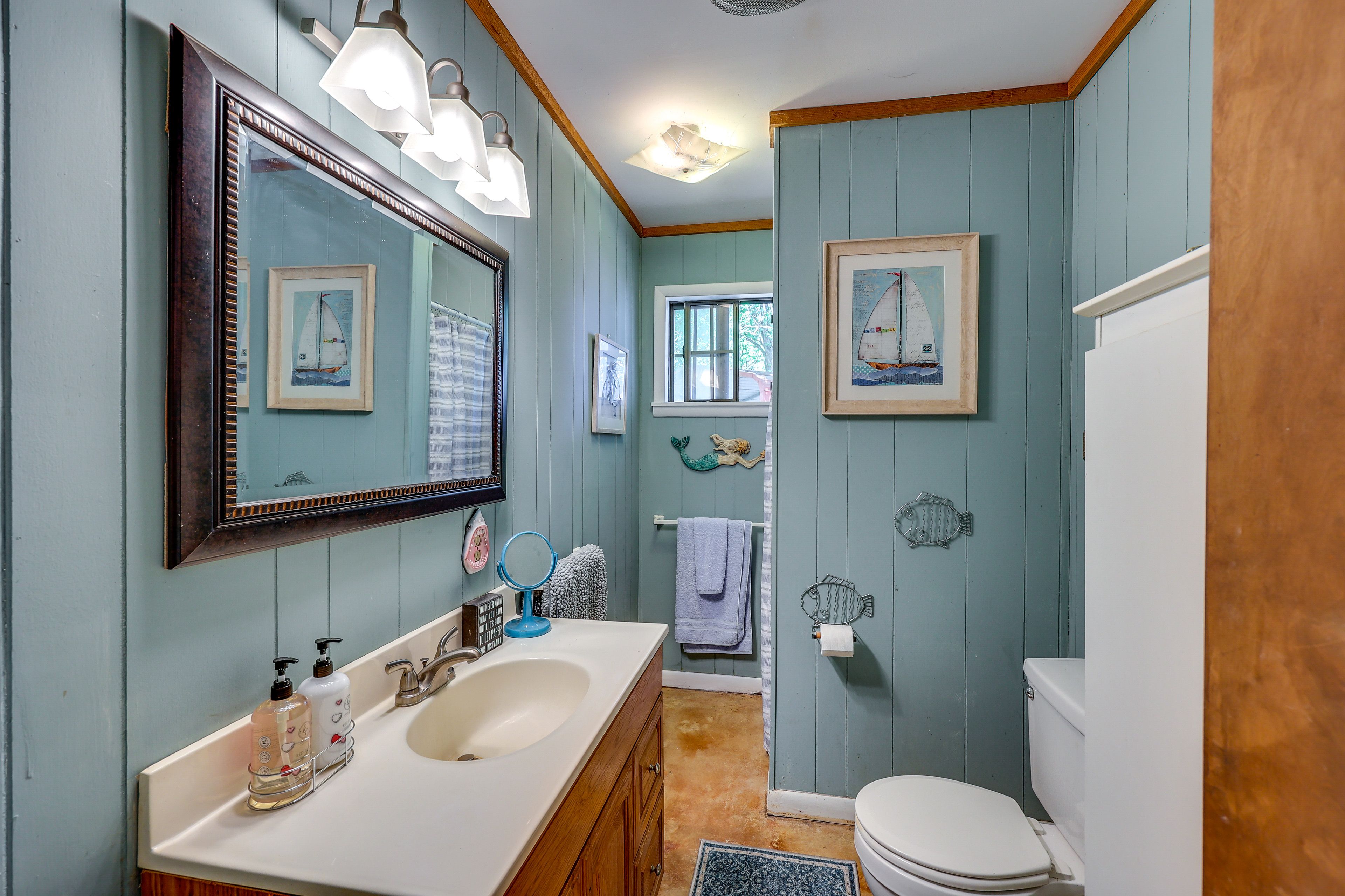 Full Bathroom