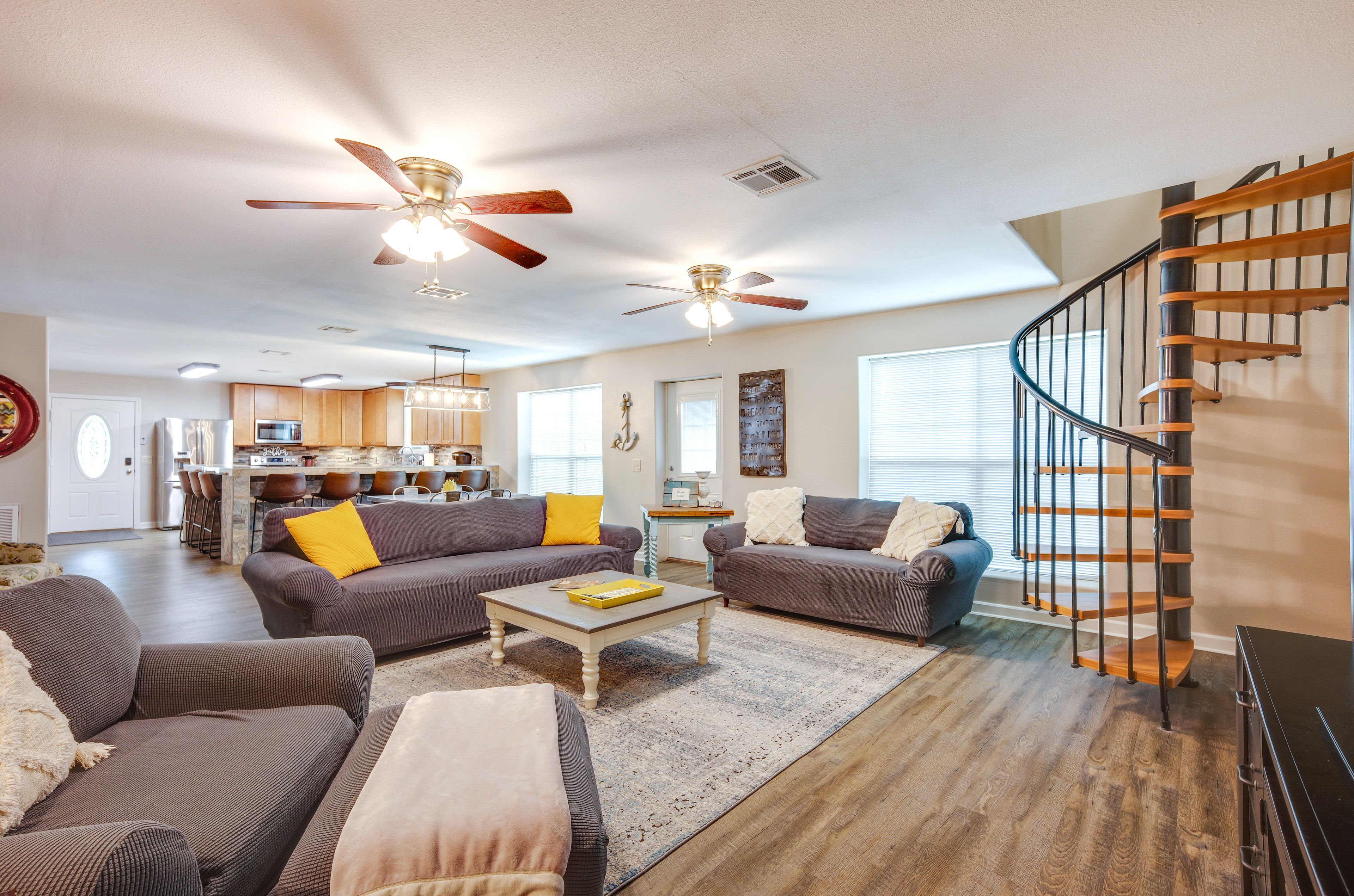 Living Room | Smart TV