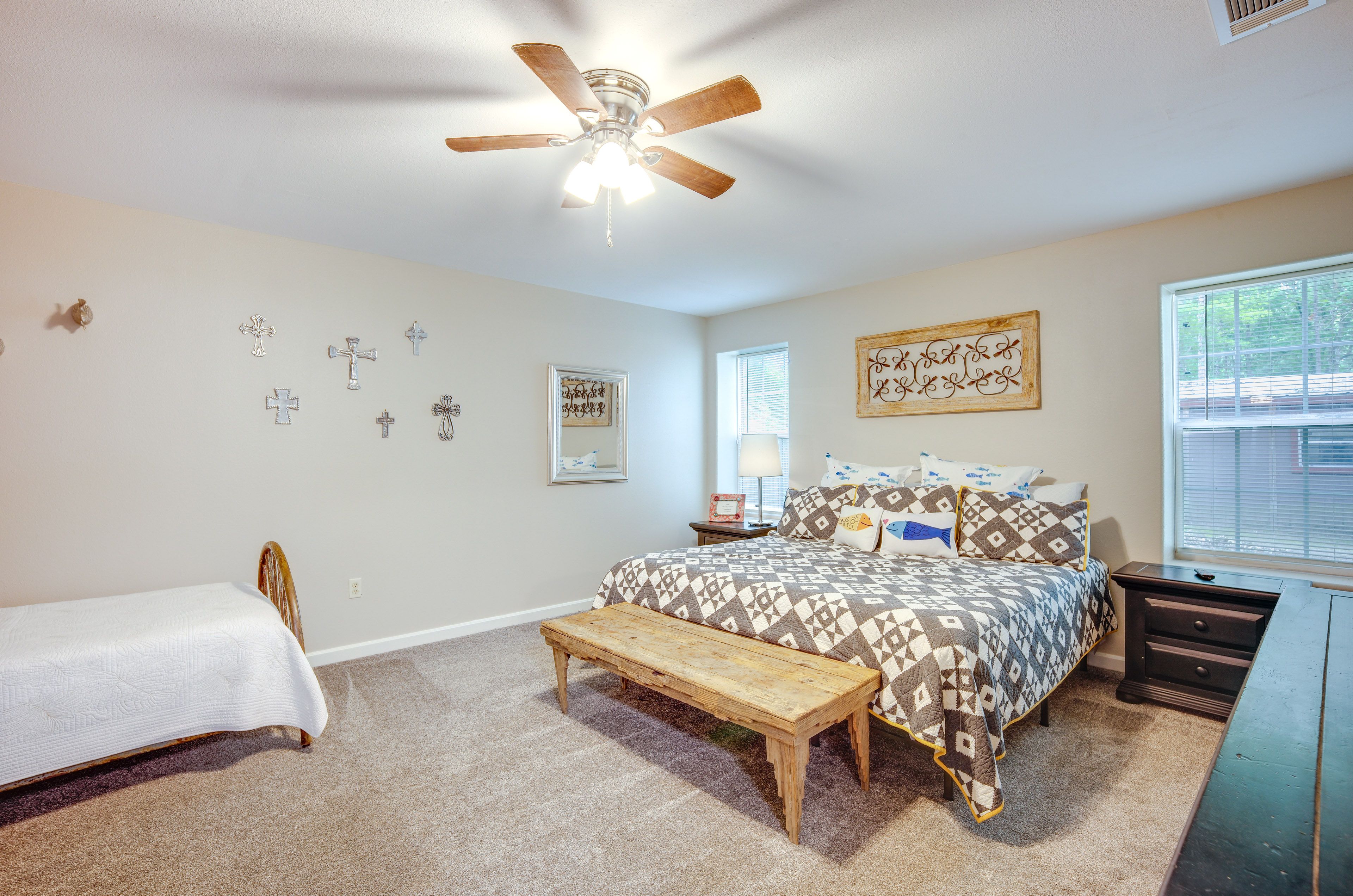 Bedroom 1 | King Bed | Twin Bed