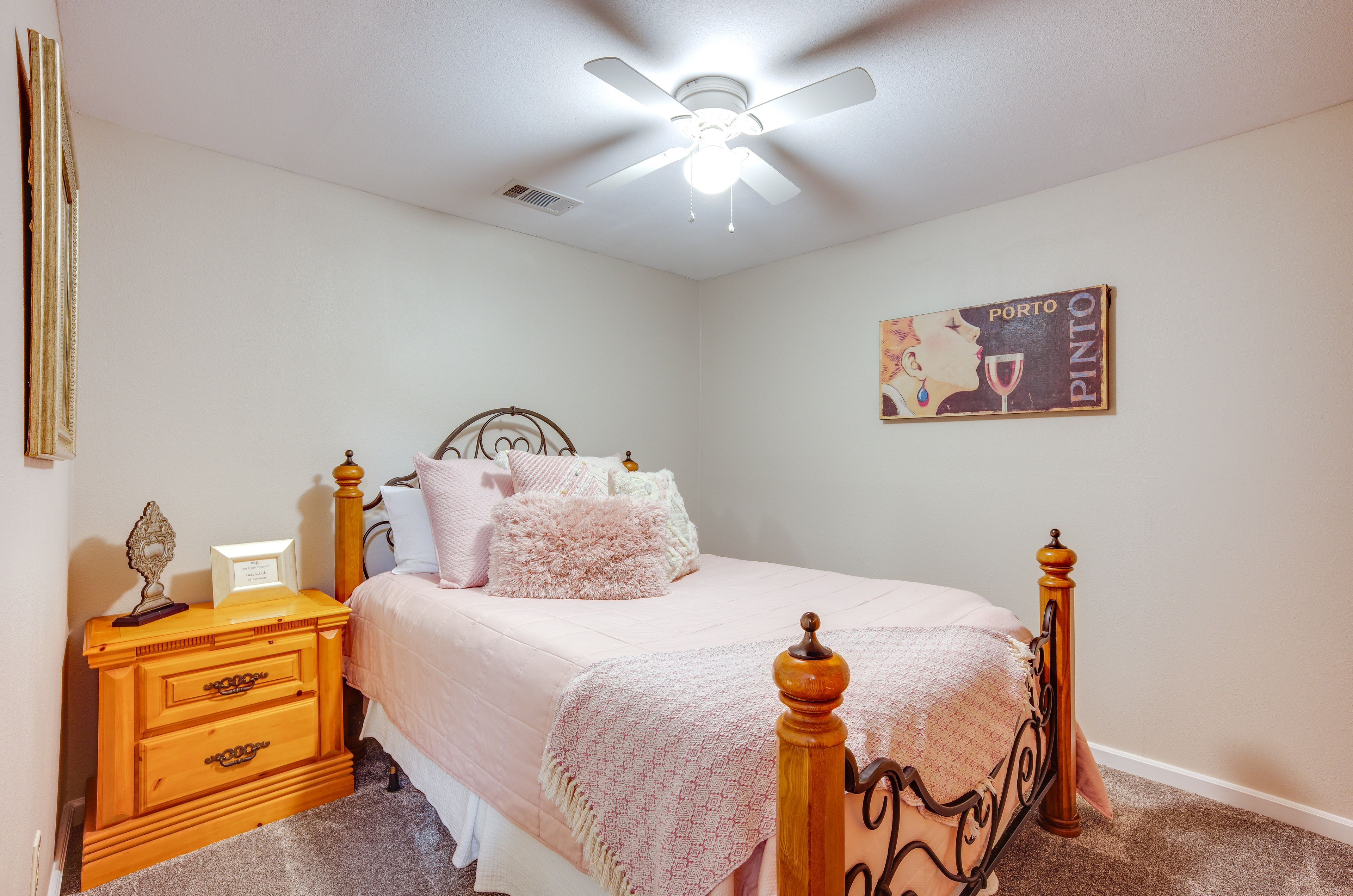 Bonus Room | Queen Bed