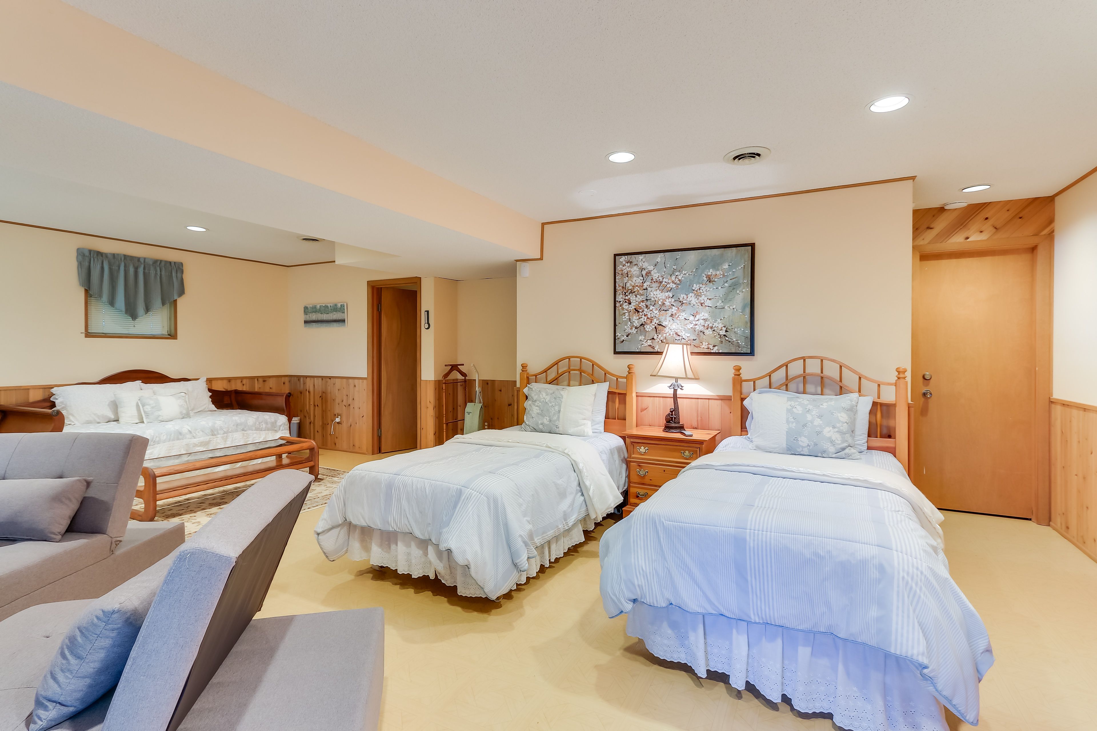 Bedroom 4 (Basement) | 2 Twin Beds | Twin Daybed w/ Twin Trundle