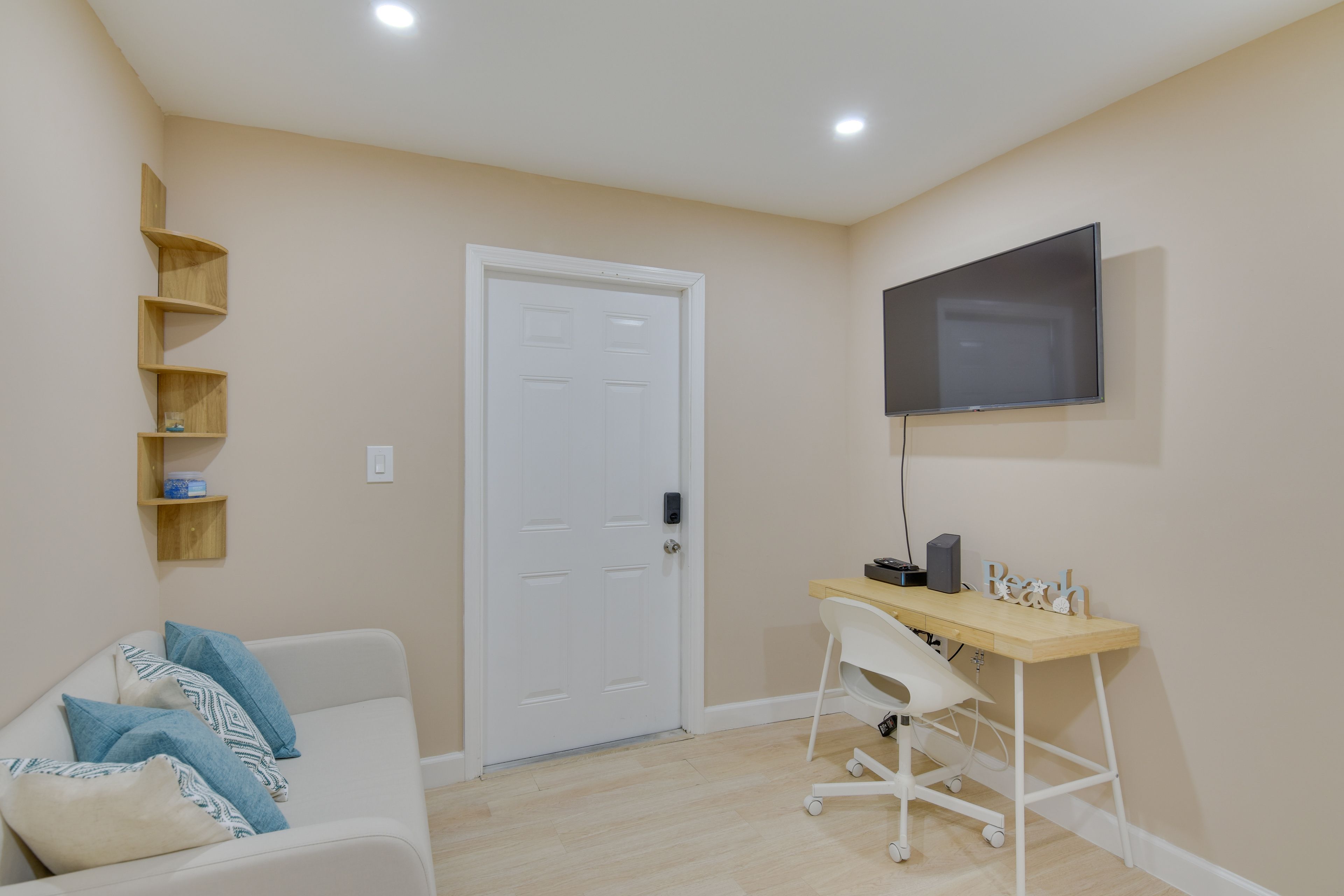 Miami Vacation Rental | 1BR | 1BA | Step-Free Access | 320 Sq Ft