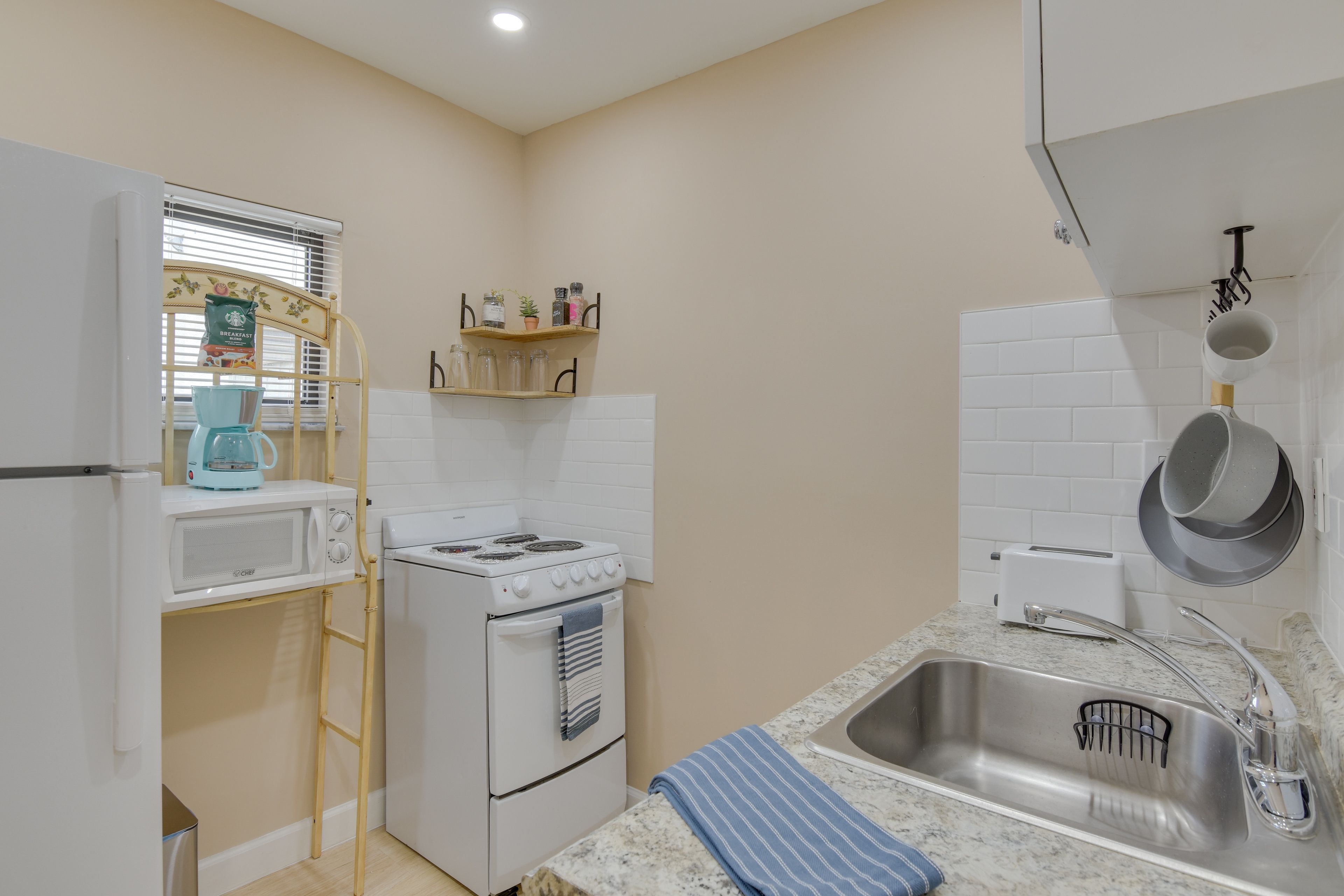 Kitchen | Blender | Spices | Trash Bags | Paper Towels
