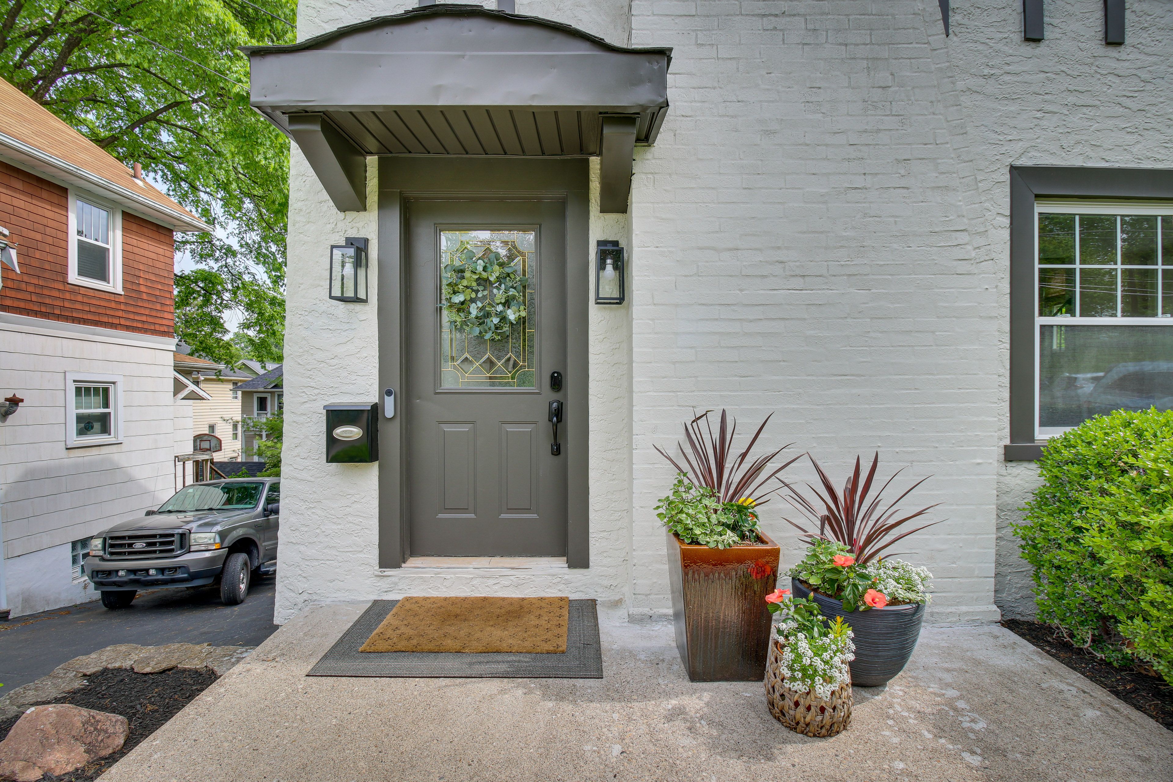 Front Entry | Ring Doorbell (Facing Out)