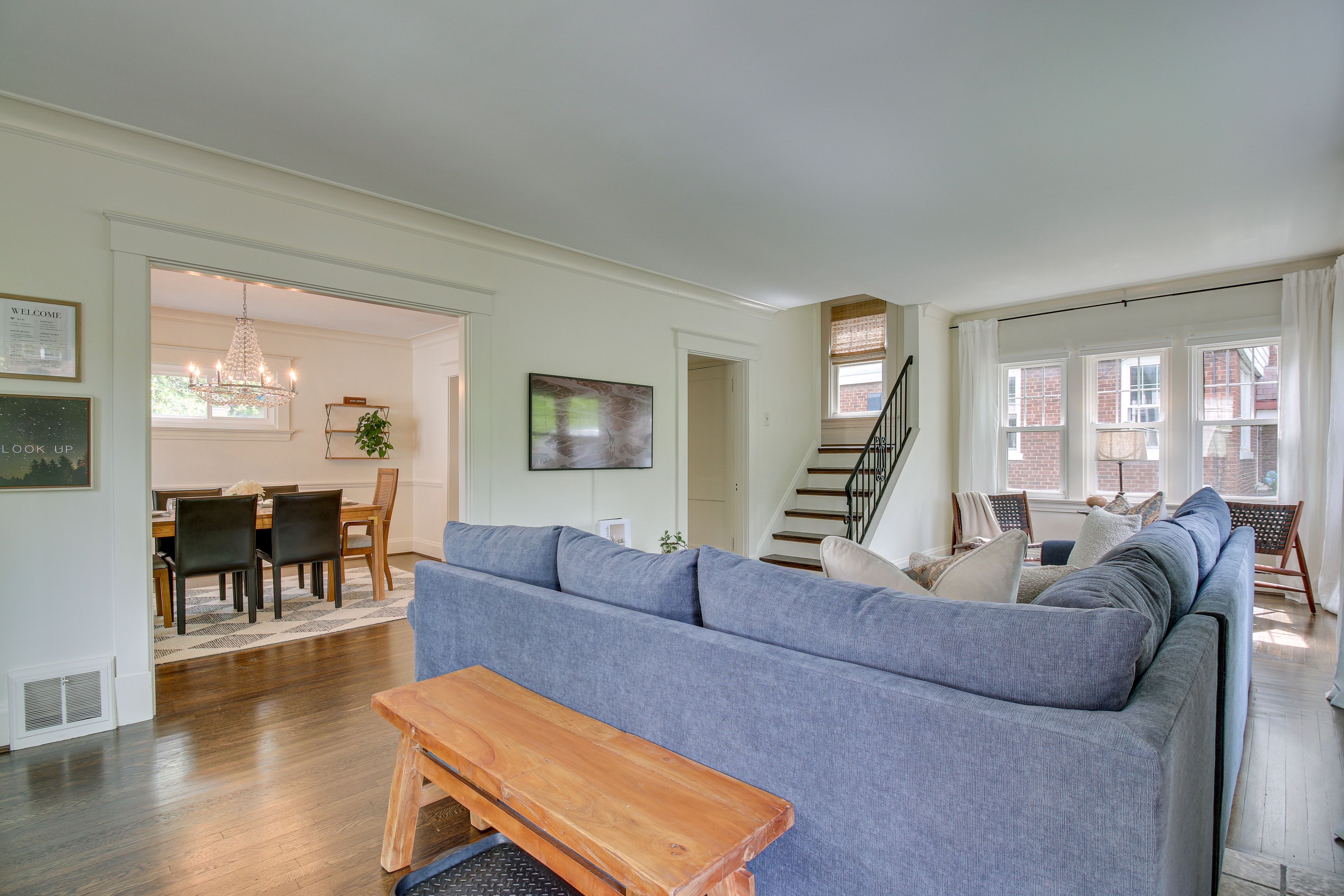 Living Room| Sleeper Sofa | Free WiFi | Smart TV | Central A/C | 1st Floor