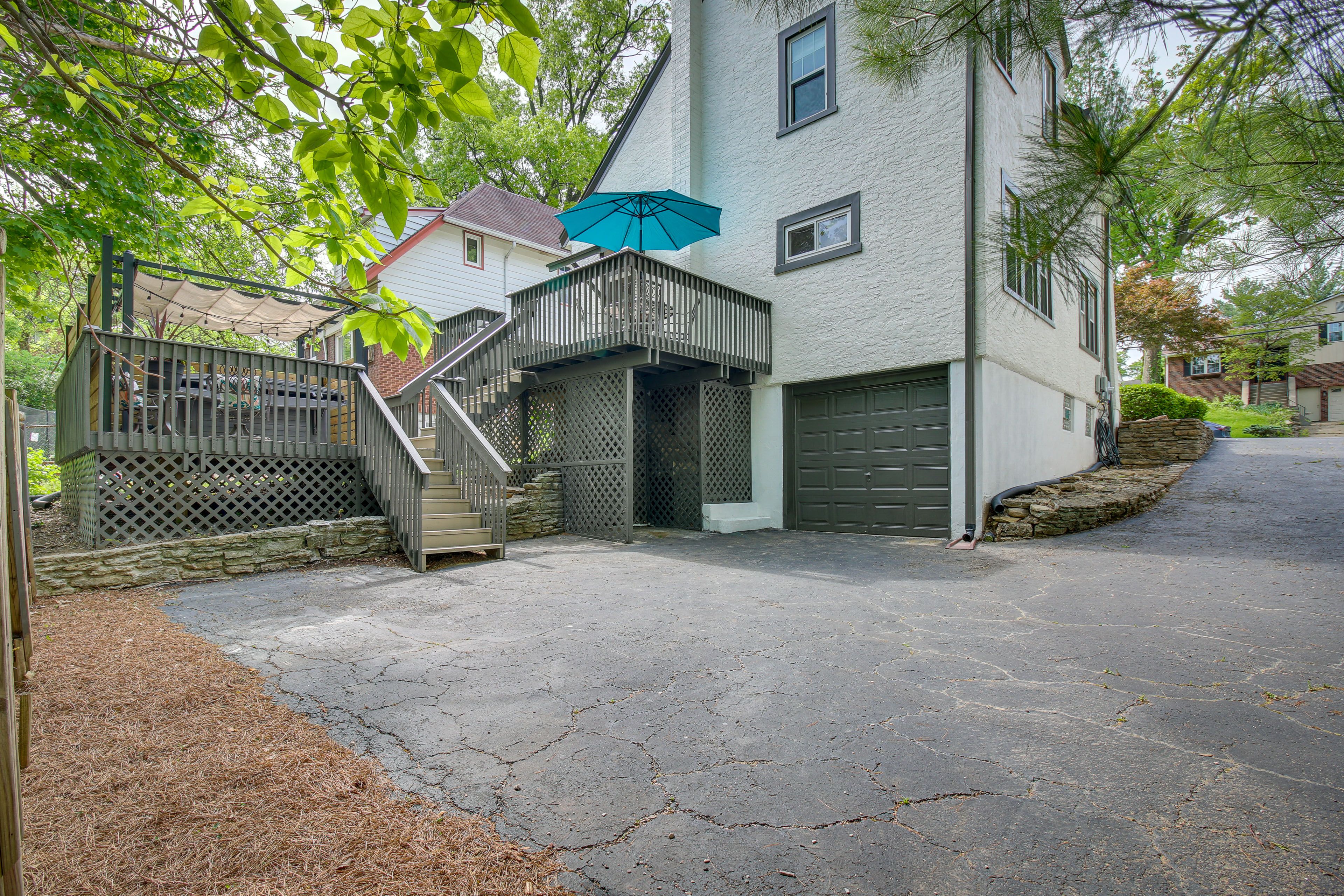 Parking | Driveway (1 Vehicle) | Free Street Parking