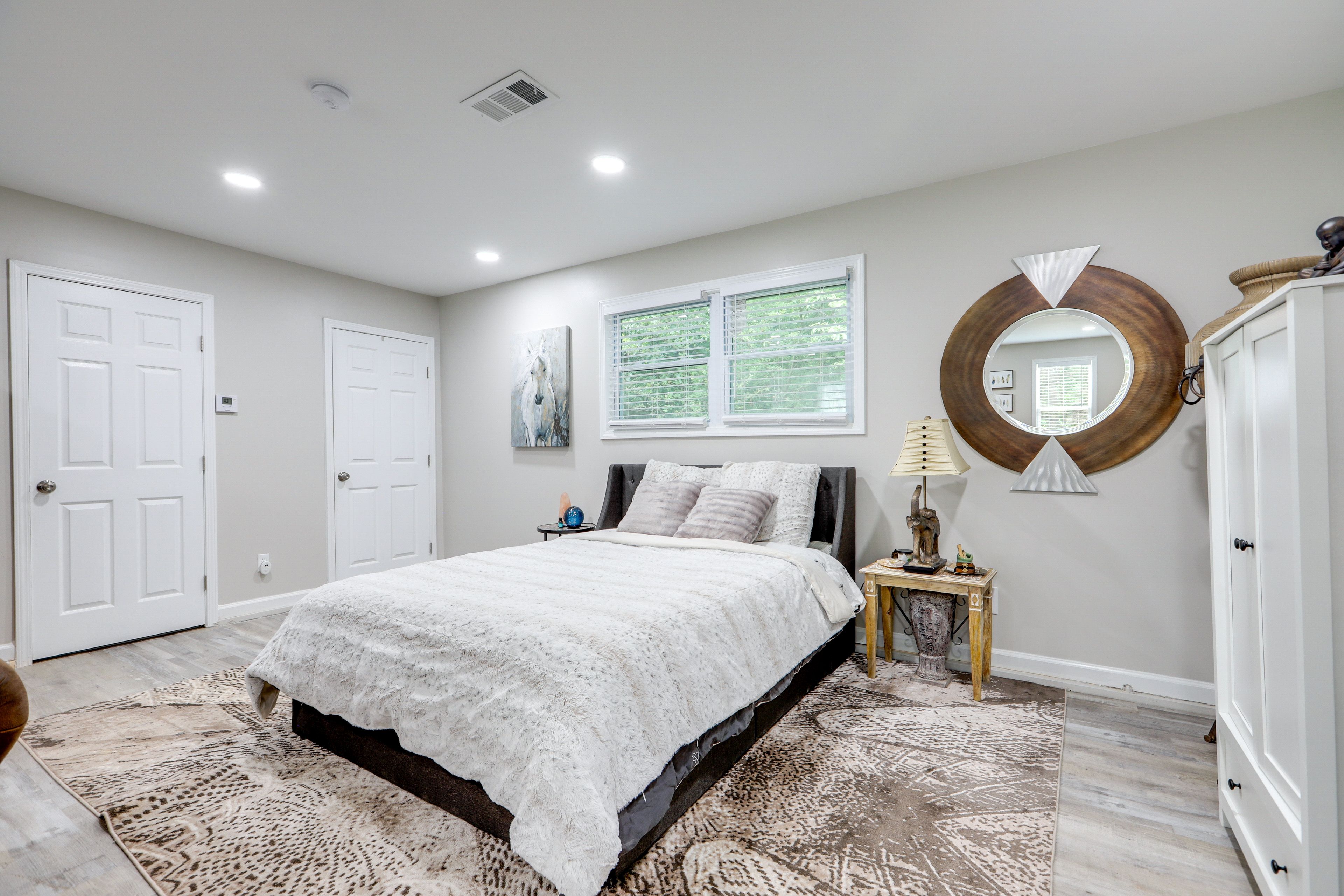 Studio | Queen Bed | Linens Provided