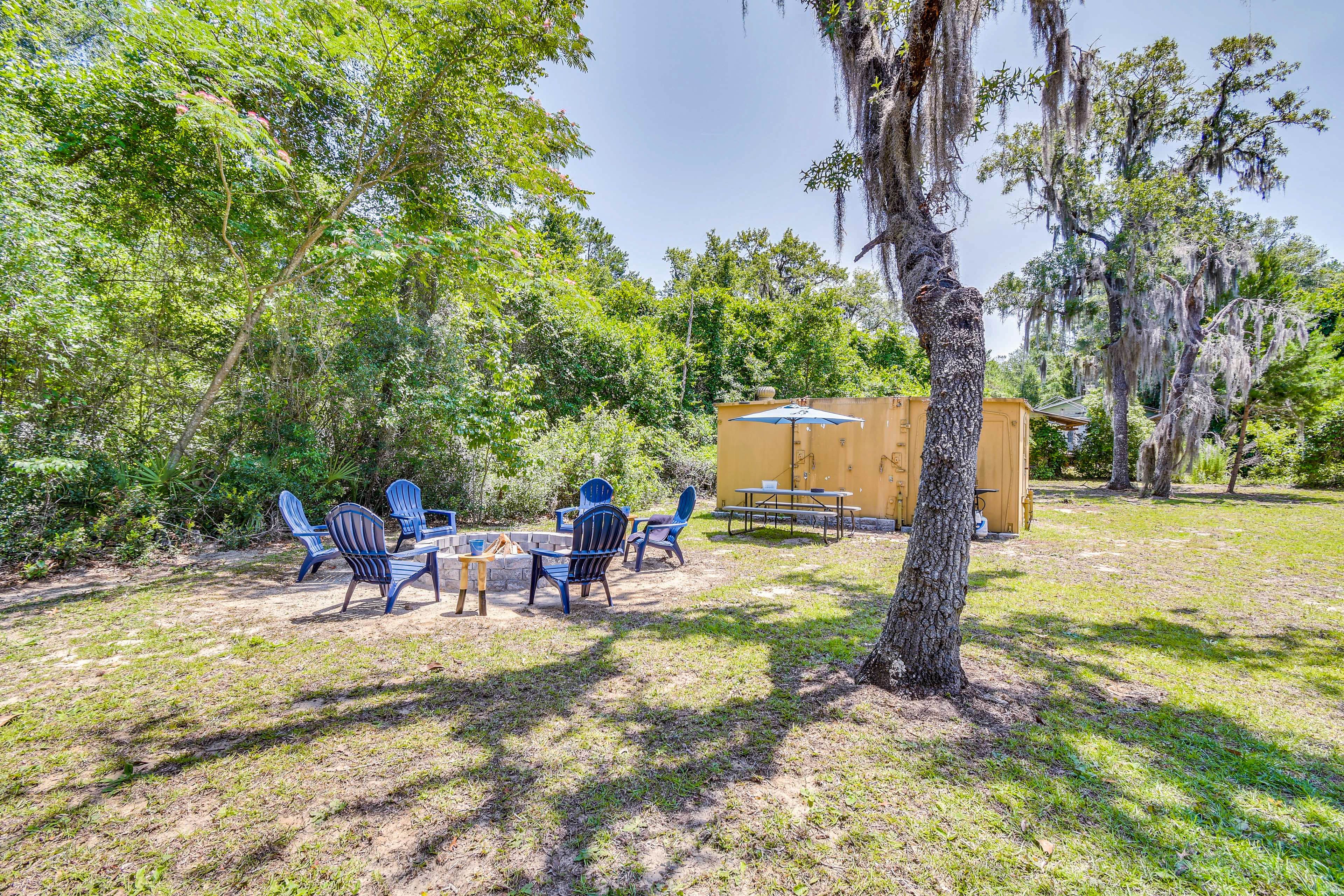 Fire Pit | Outdoor Dining Area | Gas Grill