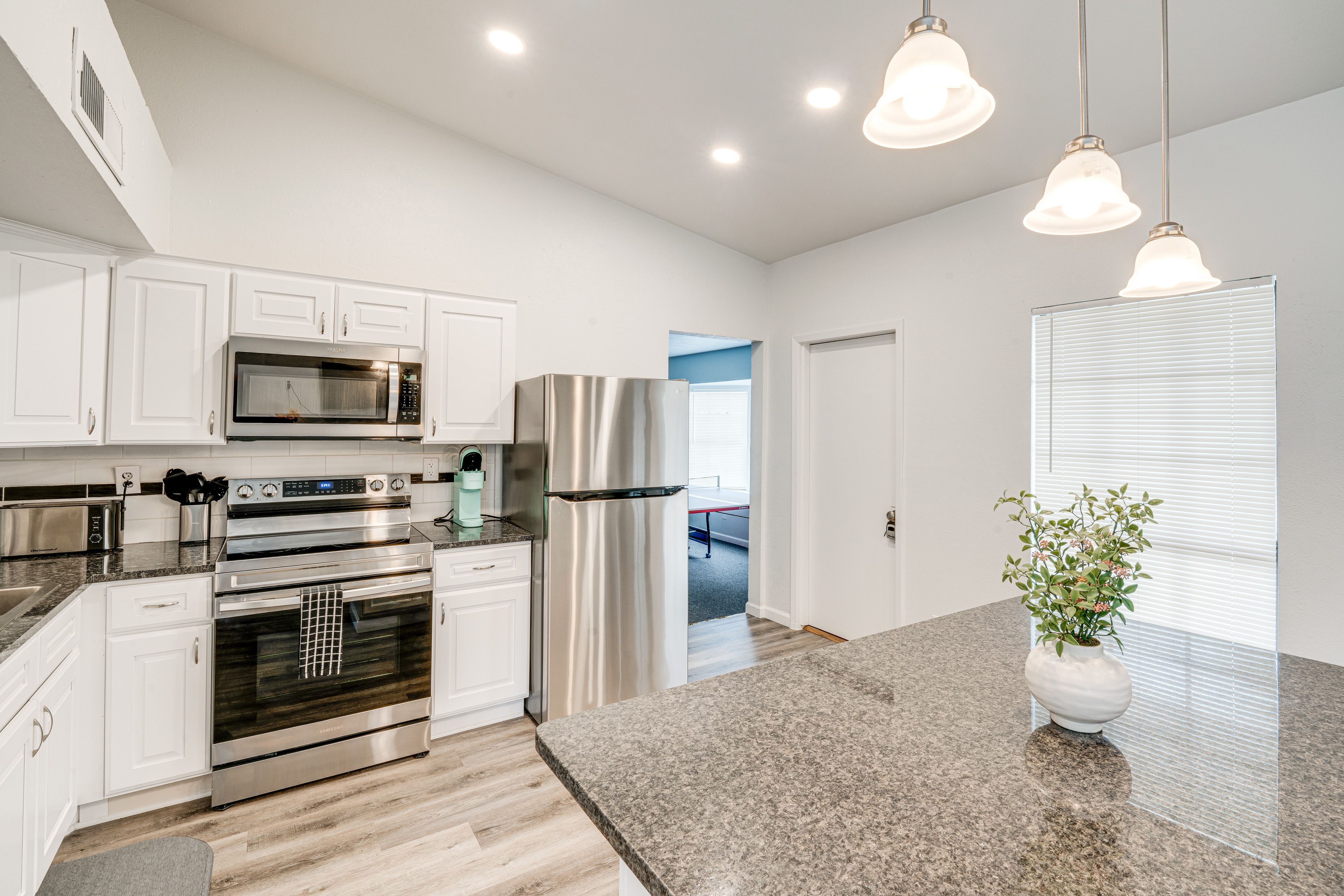 Kitchen | Fully Stocked | Dishwasher