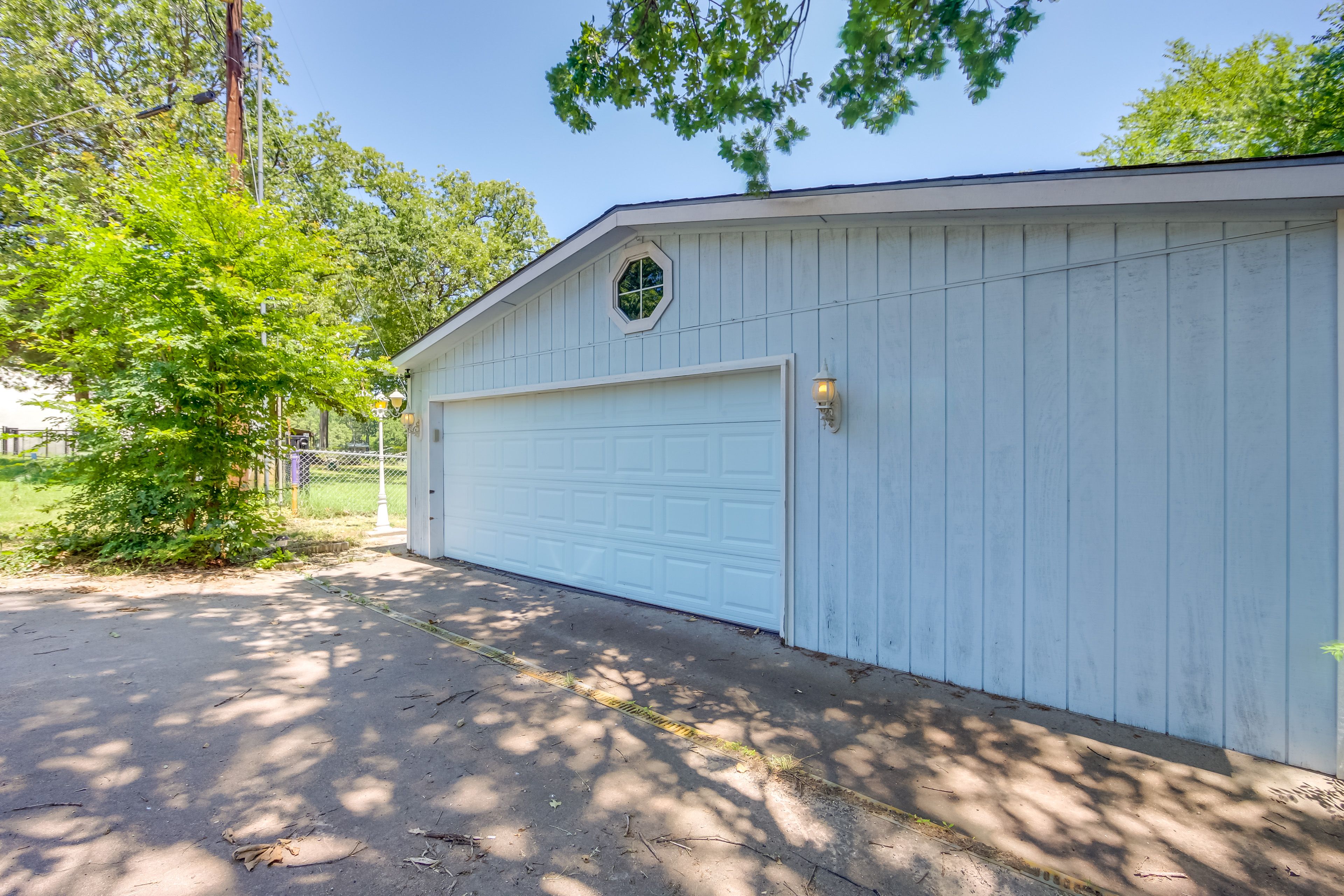 Parking | Garage (2 Vehicles) | Driveway (3 Vehicles) | Trailers Allowed