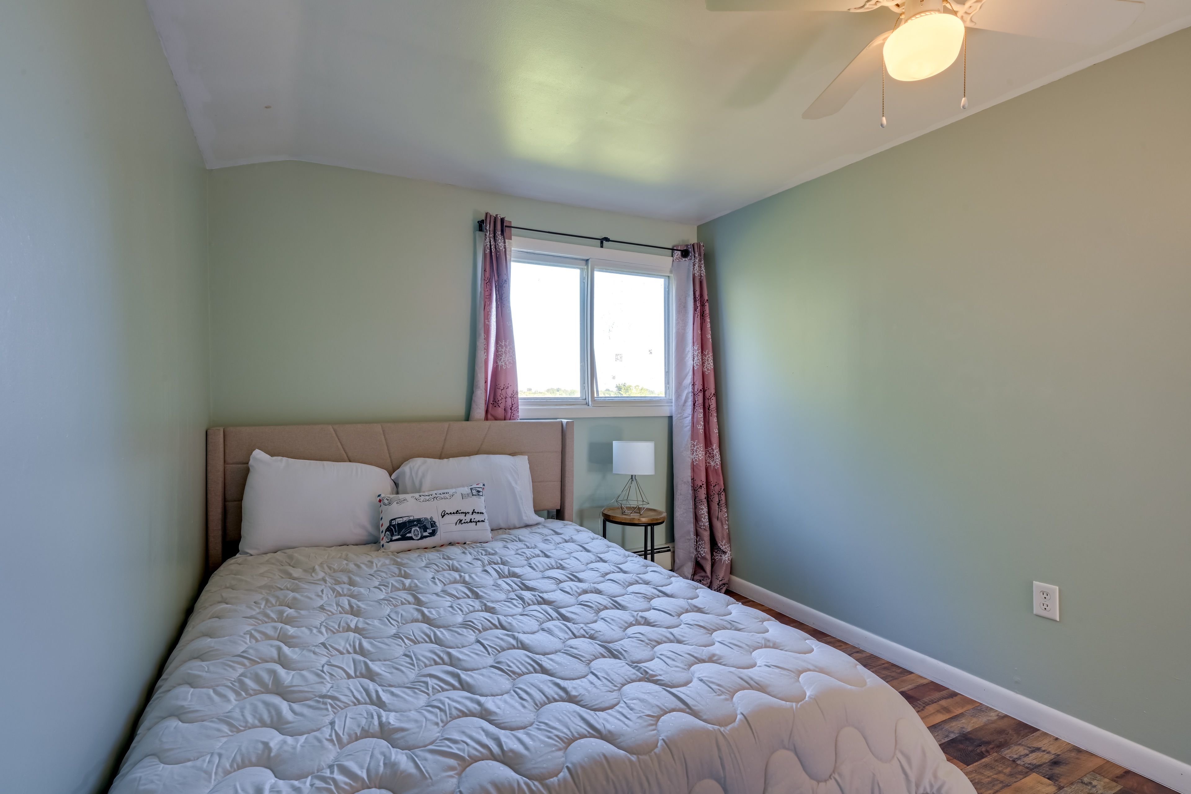 Bedroom 2 | Queen Bed