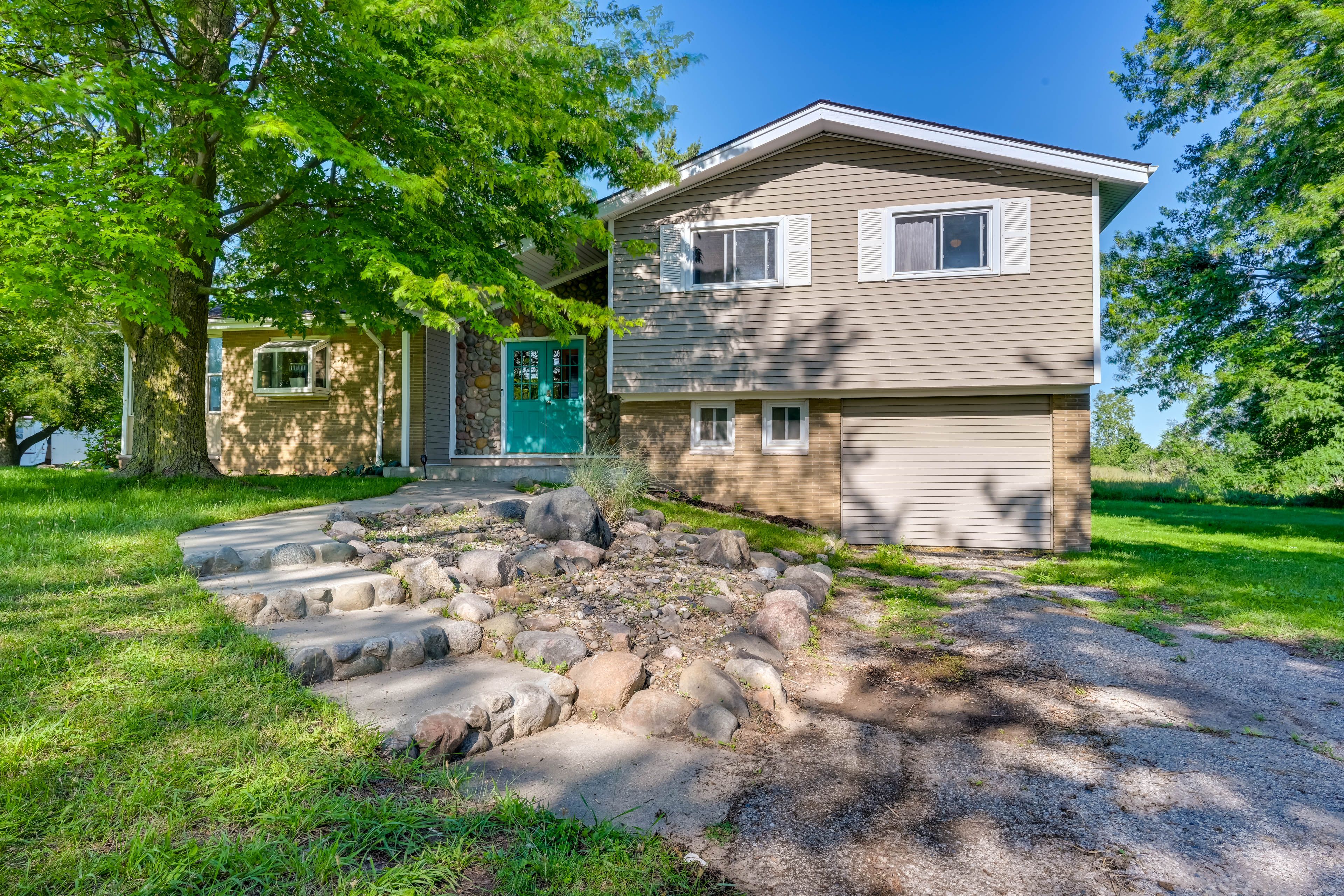 Exterior | 2 External Security Cameras (Facing Out)