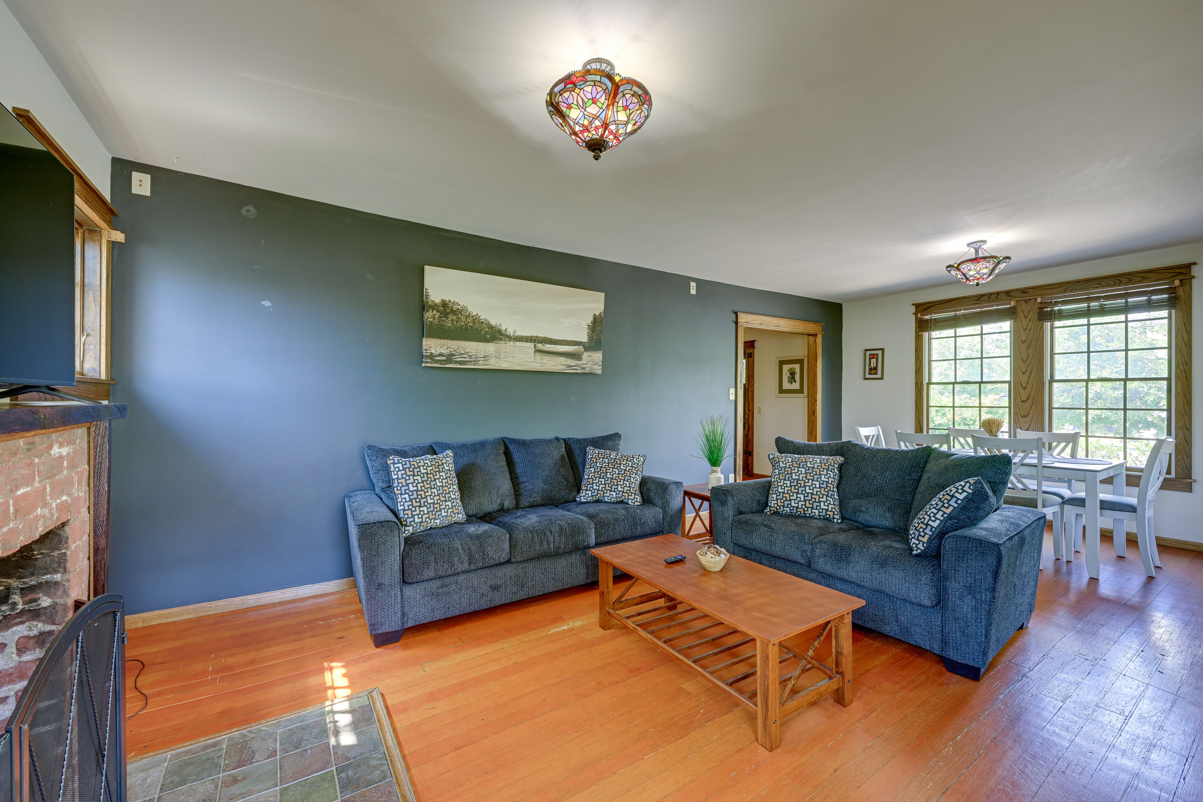 Living Area | Smart TV | Gas Fireplace