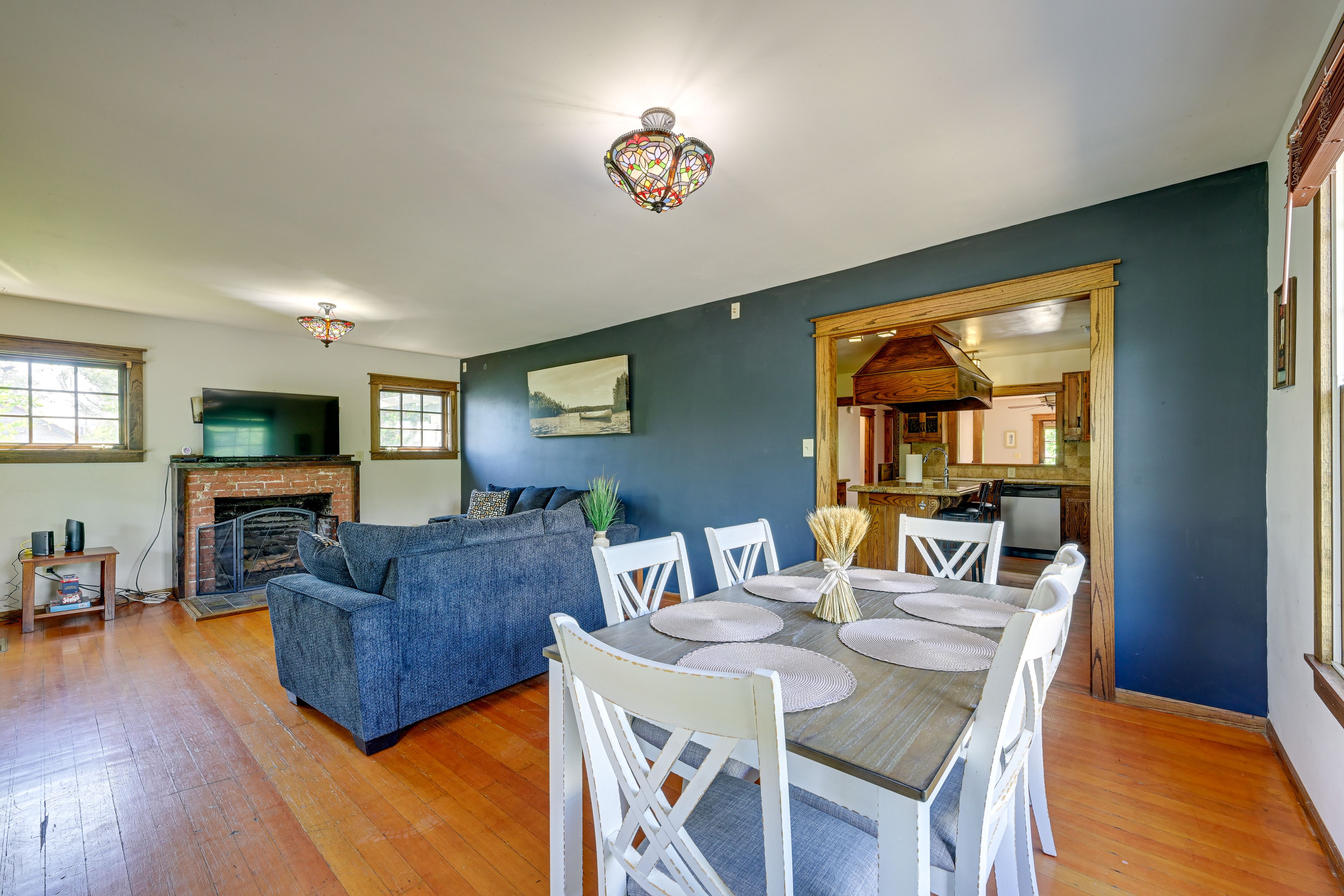 Dining Area | Dishware/Flatware