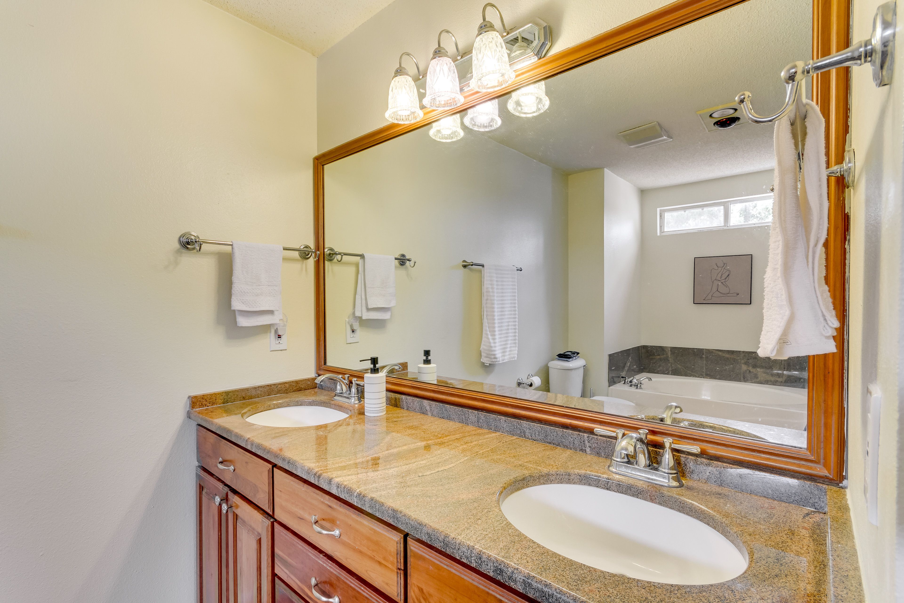 En-Suite Bathroom | Hair Dryer | Towels Provided