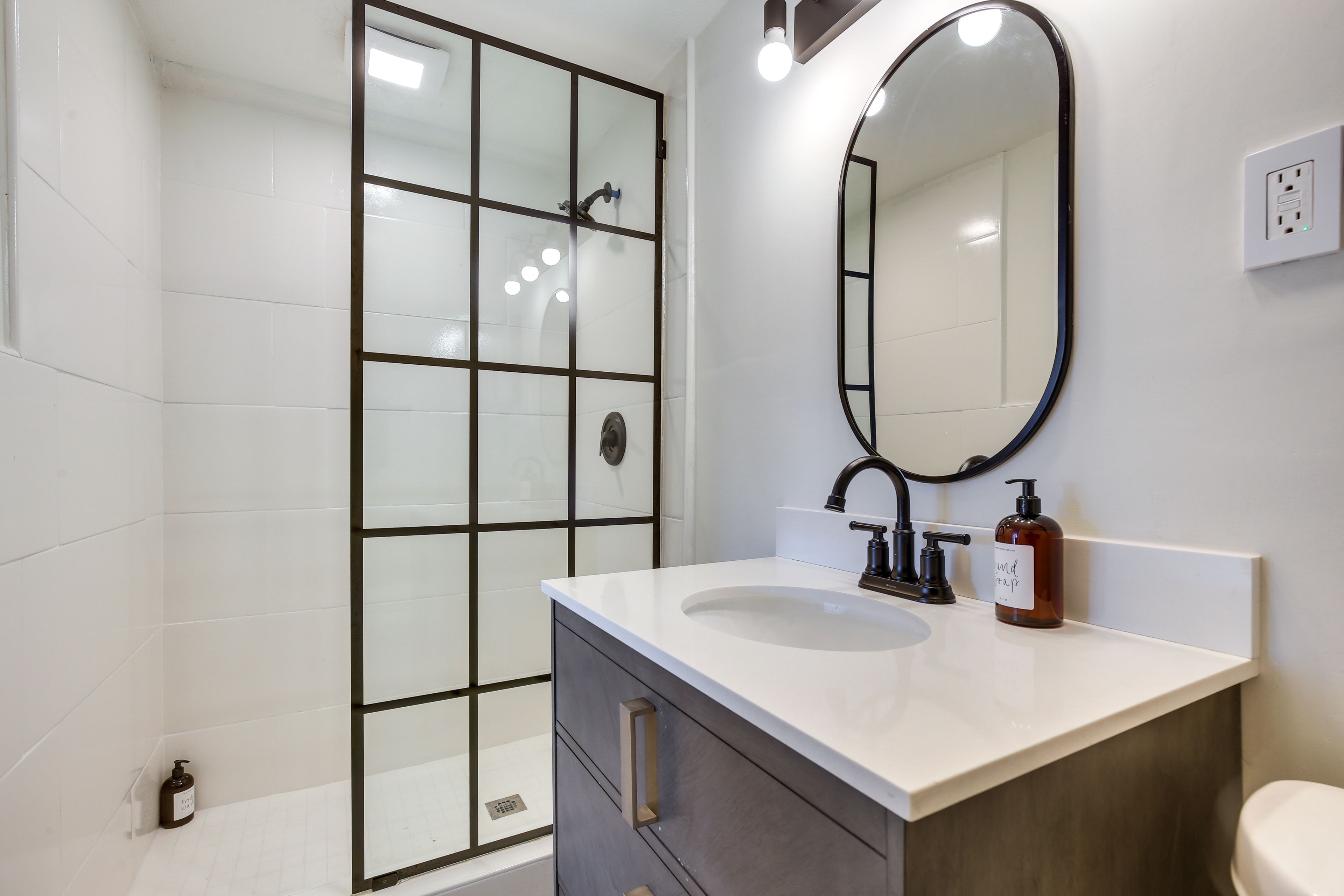 En-Suite Bathroom | Complimentary Toiletries | Towels Provided