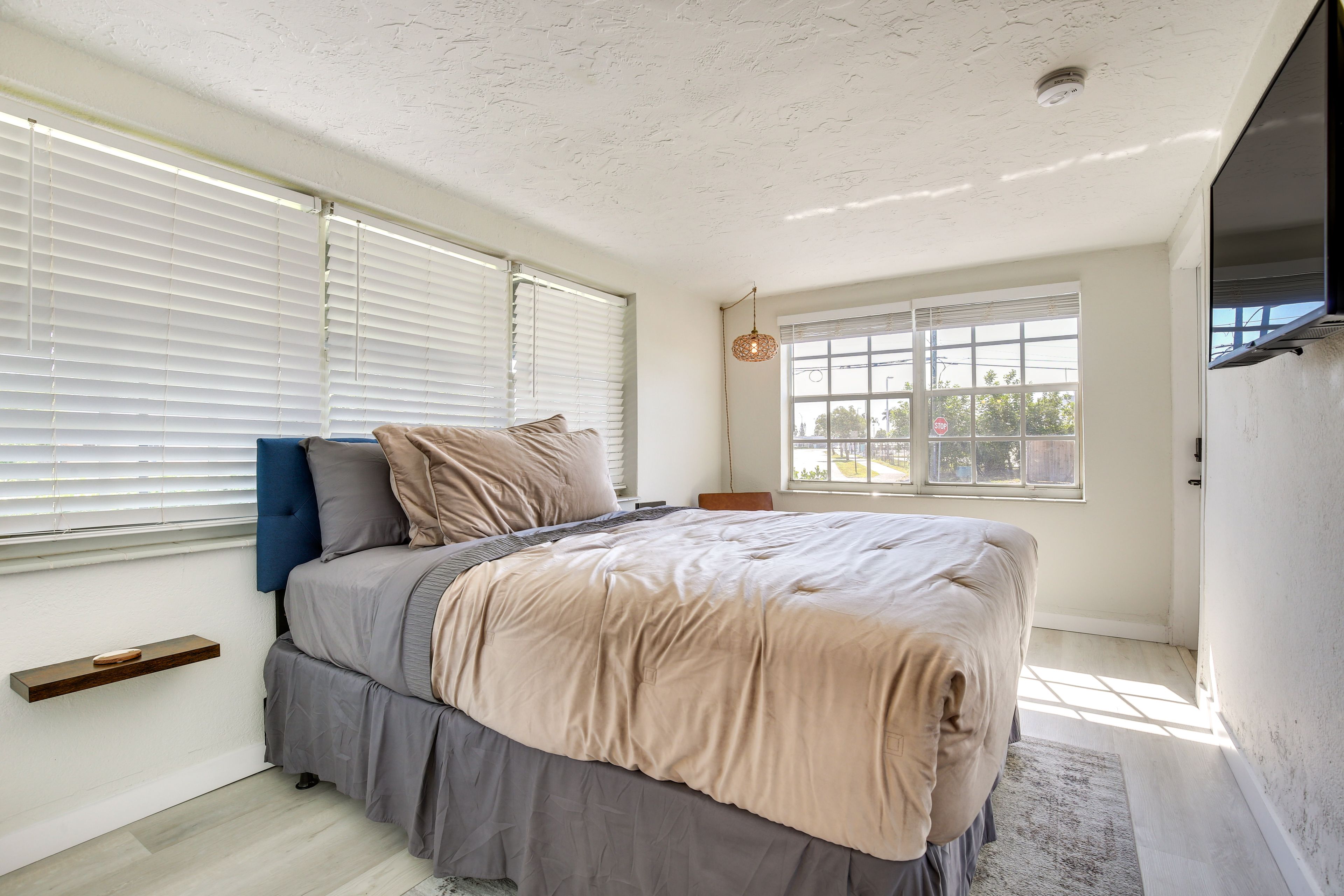 Bedroom 1 | Queen Bed | Smart TV | En-Suite Bathroom | Linens Provided