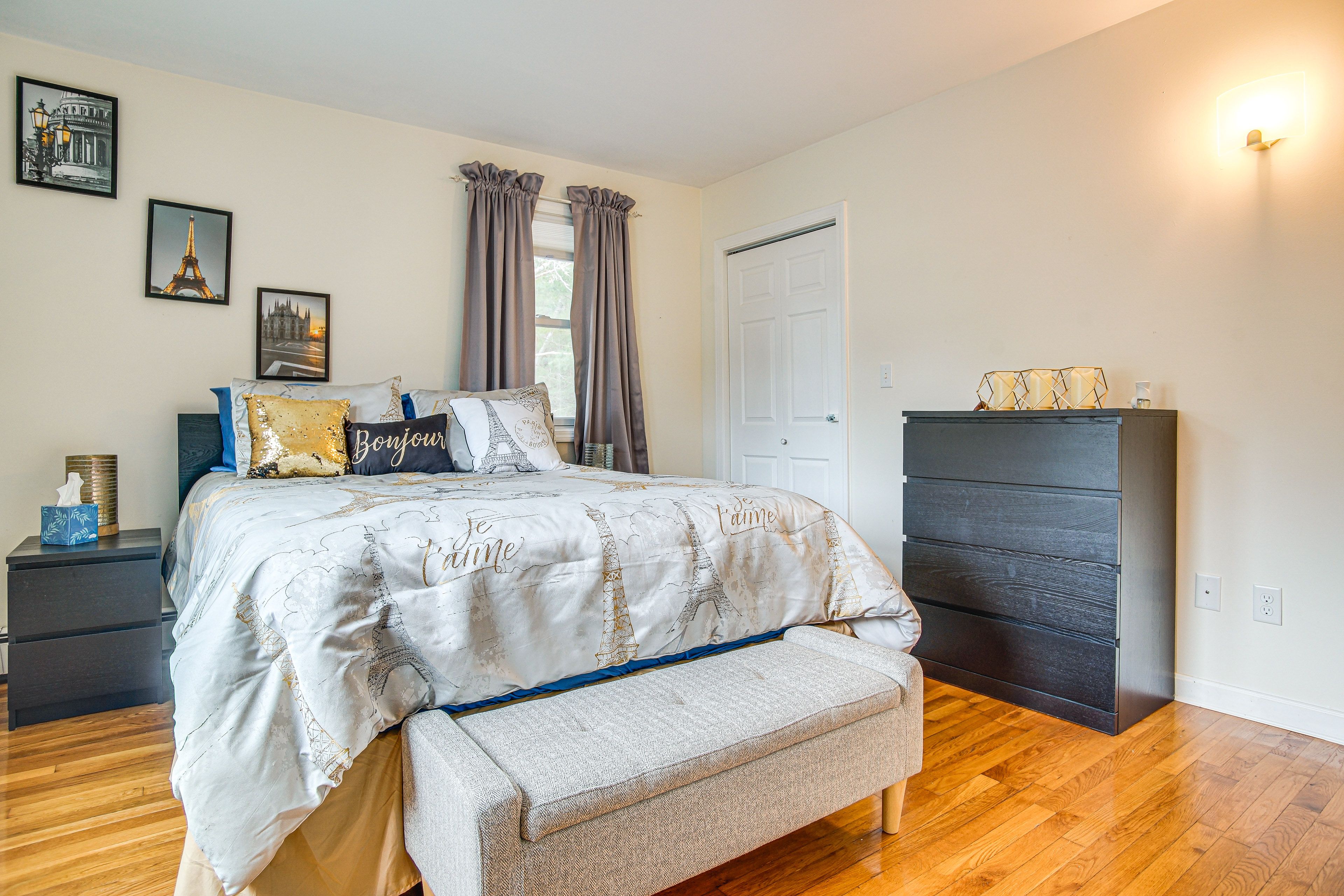 Bedroom 1 | Upper Level | Queen Bed | Linens Provided